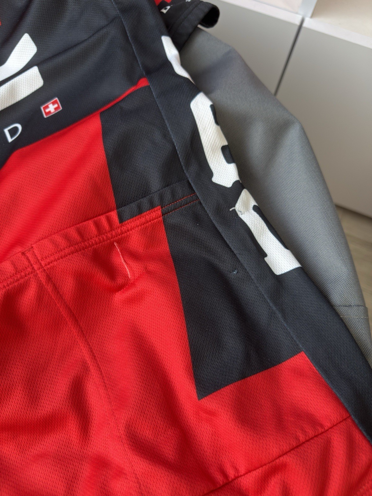 PEARL IZUMI CYCLING JERSEY AND BIB SHORTS BMC SWITZERLAND ORIGINAL SIZE L