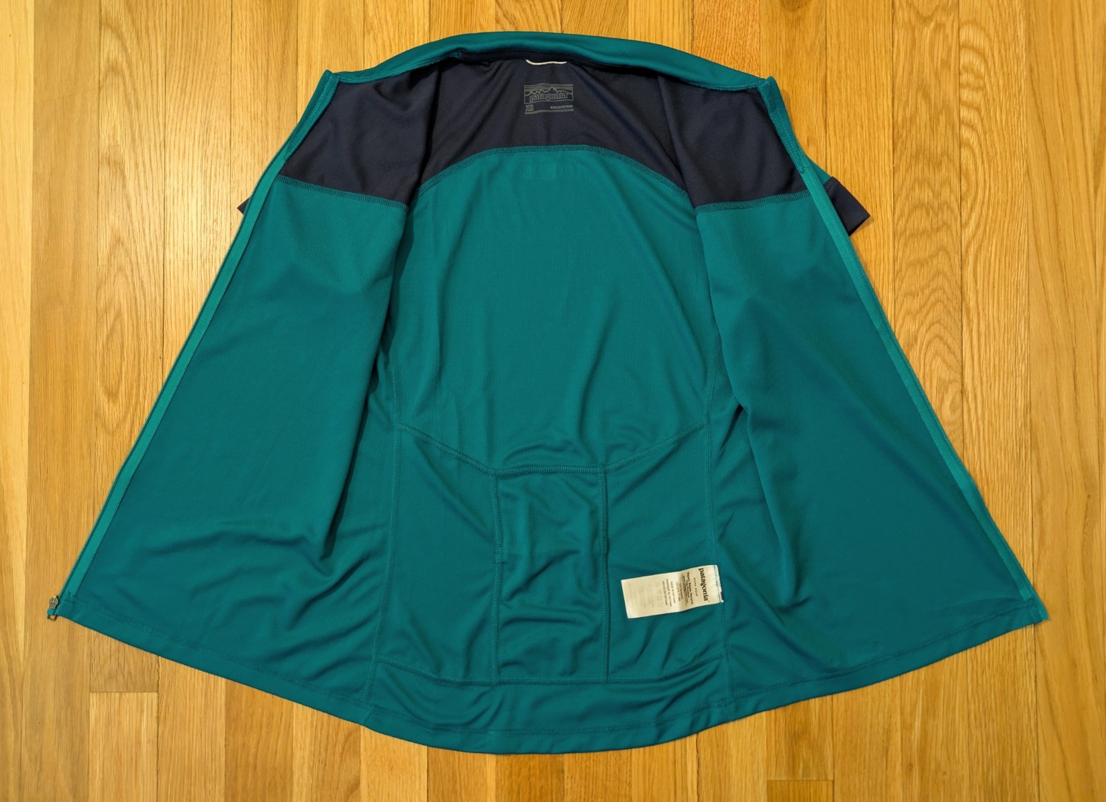 Patagonia Women’s Full-Zip Cycling Jersey Teal/Navy sz XS *Slight Damage*