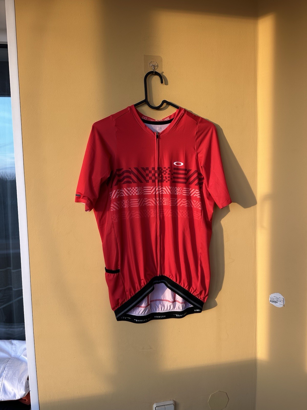 OAKLEY Cycling Endurance Red Line Jersey MSRP $130 size M men