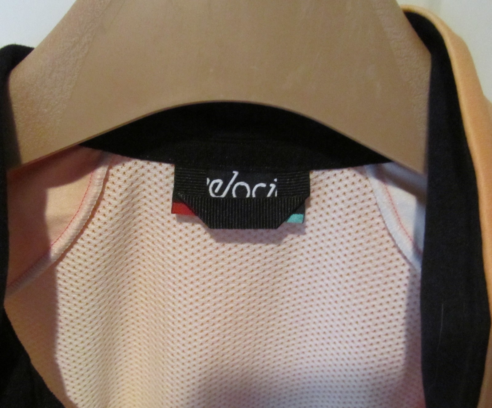 VELOCIO Women’s “Sunrise Blur” Zippered Wind Vest Size Medium 18″ P-P