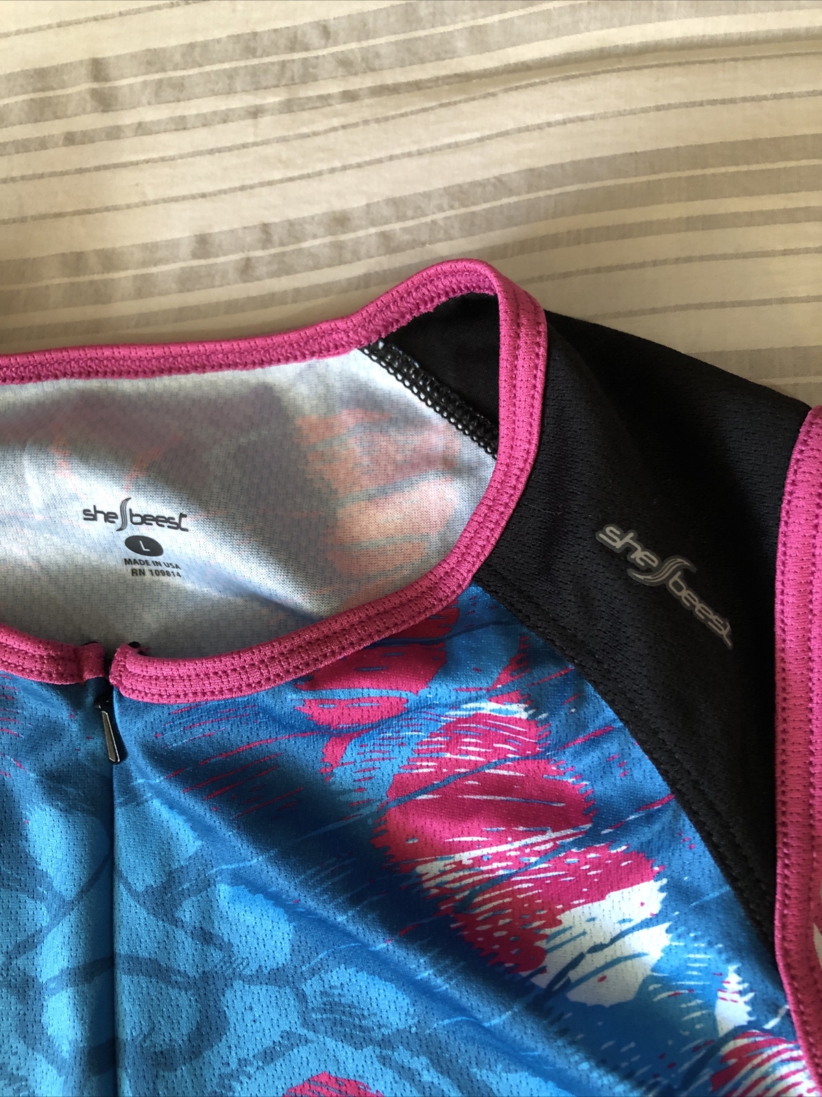 NWOT New SHE BEEST cycling Too LARGE front Zip Back Pockets