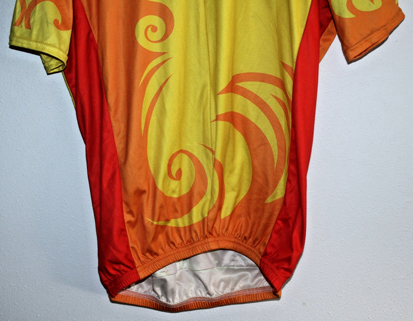 VoMax Men’s Cycling Jersey Small Rear Pockets 44″ Chest 23/27″ T2B 26″ Waist MTB