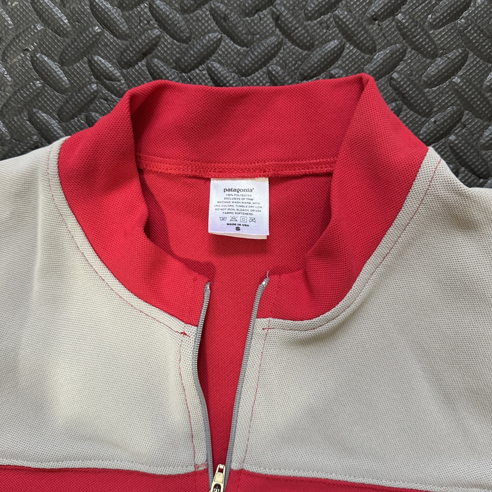 Patagonia Mens Small (Sm) Cycling Jersey 1/2 Zip Shirt Lightweight Vtg Red Gray