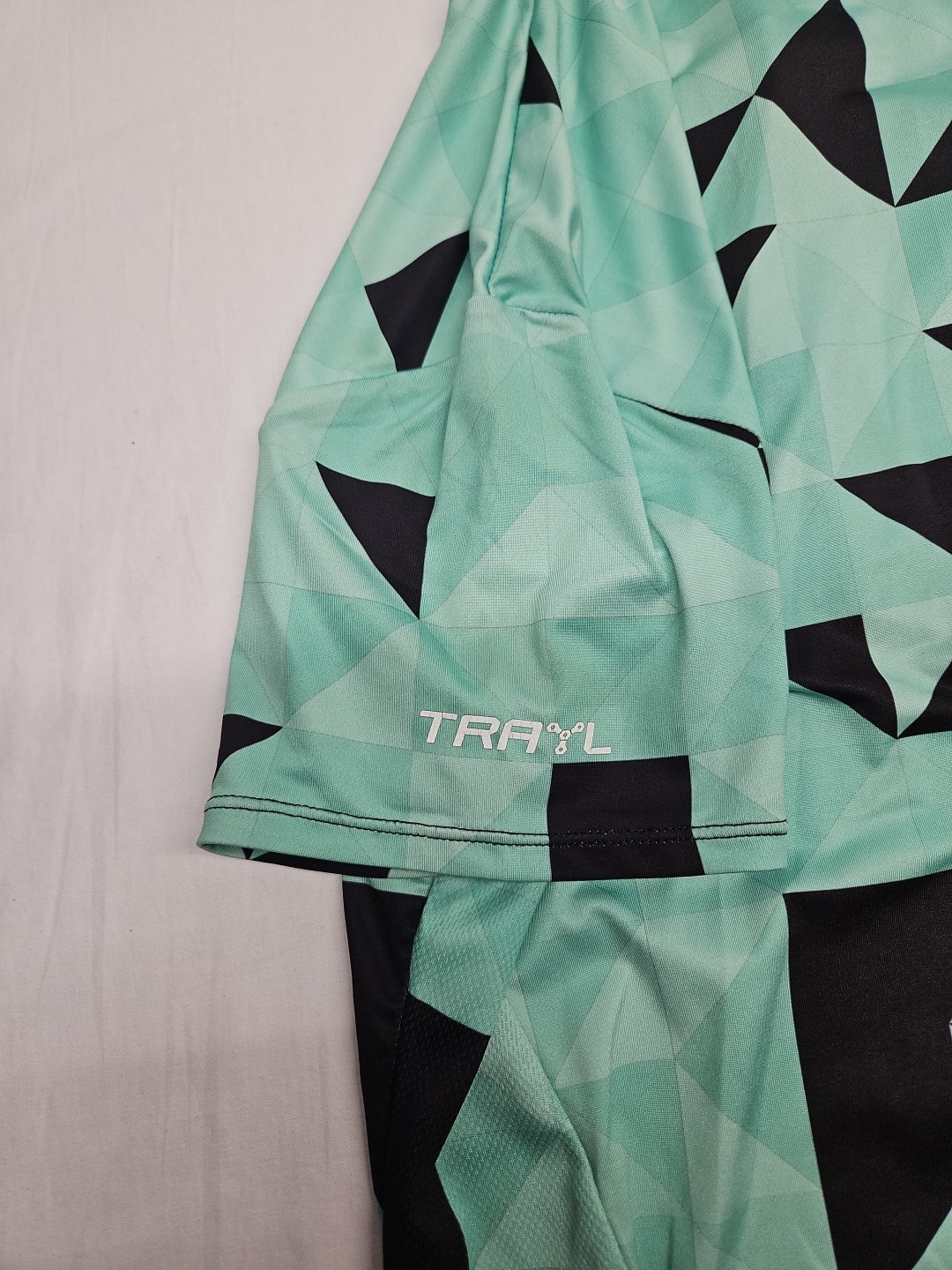 Trayl Women’s Medium 1/4 Zip Cycling Shirt Green Black 2 Back Water Pockets