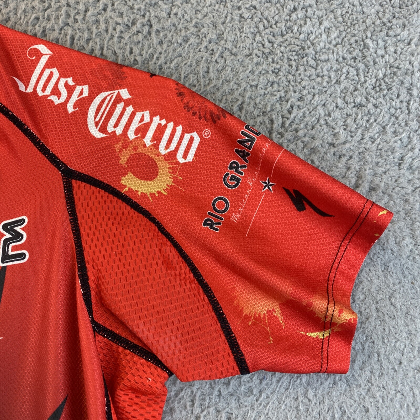 Men’s Sugoi Cycling Jersey Size L LOOSE Waist Band / 83-15