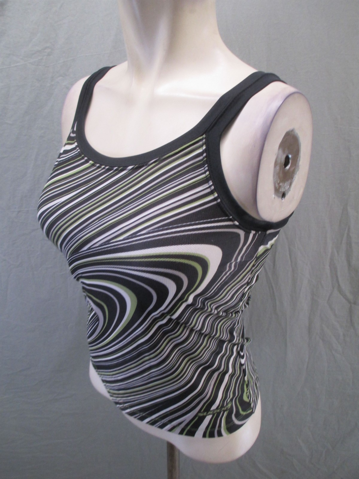 Sugoi Size M Womens Multicolor Cycling Compression Sleeveless Crop Sport Top 971