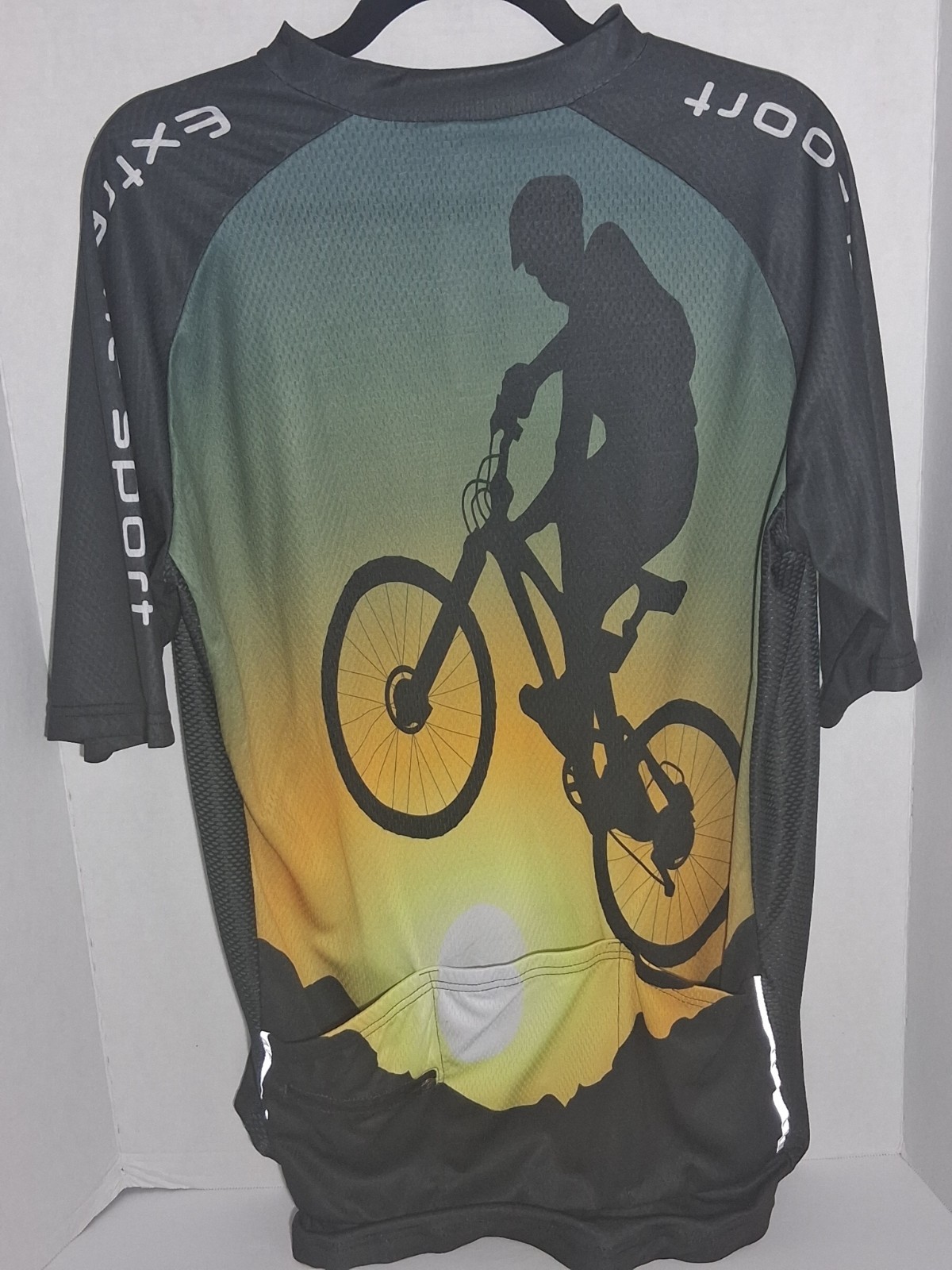 MT&C CYCLING Shirt Mens XXX Large. ZIP UP COOL MAX WITH BACK POCKETS Brand New