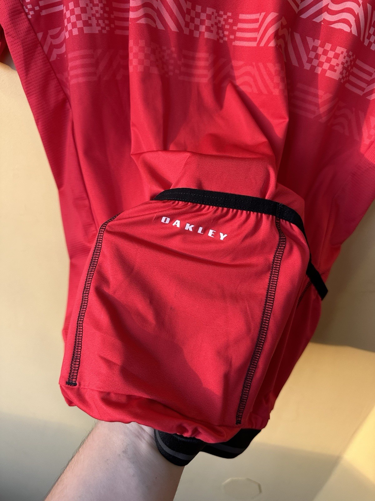OAKLEY Cycling Endurance Red Line Jersey MSRP $130 size M men