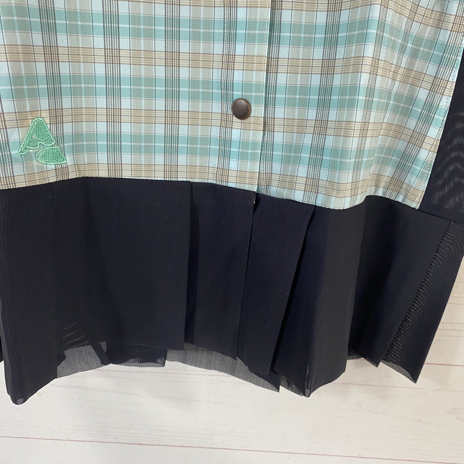 Cogma Womens SuzyQ Cycling Top Sz 8 Green Plaid/Black Snap Front Pleated Hem