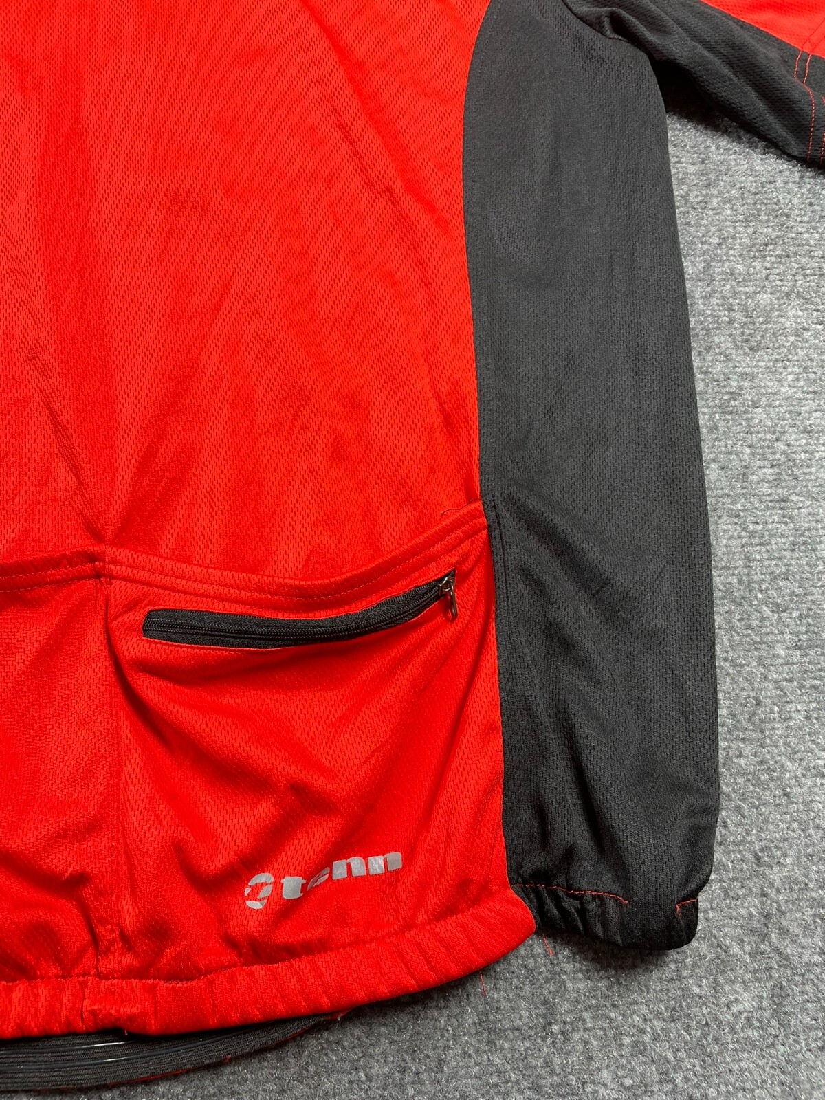 Tenn Men’s T-Shirt Red Half Zip Back Pockets Short Sleeve Size L(42-44)