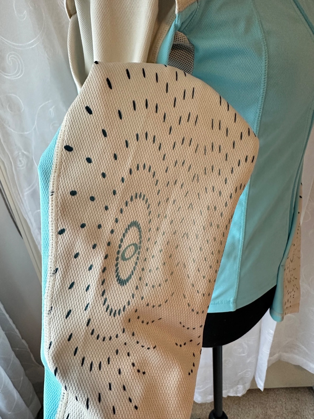 Oakley Ladies Long Sleeve Cycling/Multisport Jersey – Size Small