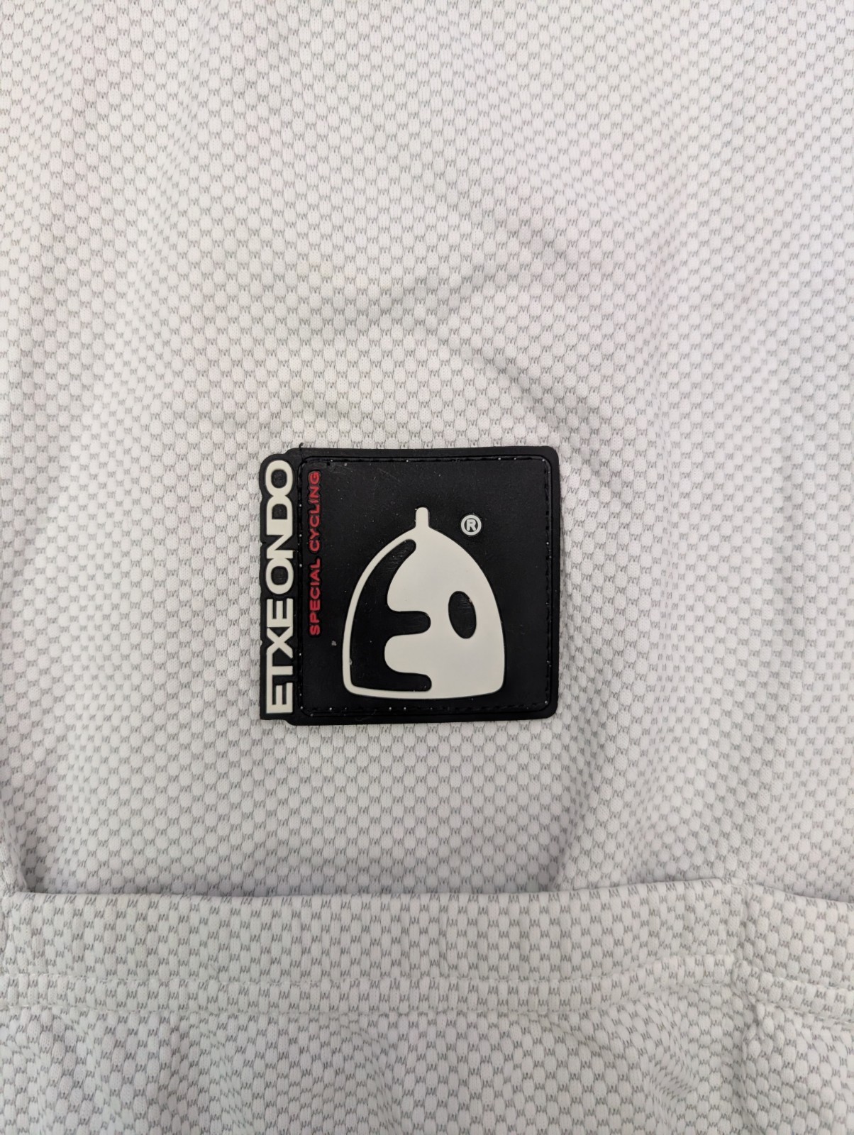Etxeondo Men’s XL White Cycling Jersey Long Sleeve 1/4 Zip Mock Neck Pockets