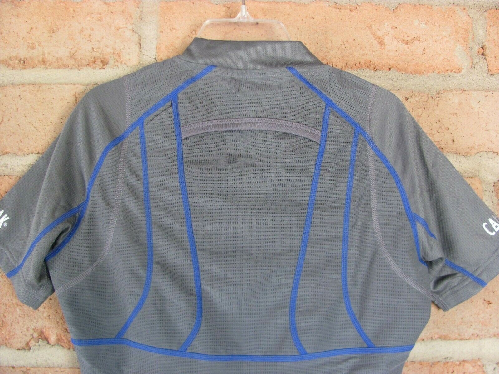 NEW CamelBak VeloBak Hydration Compression Cycling Jersey Gray 72oz Women’s Med