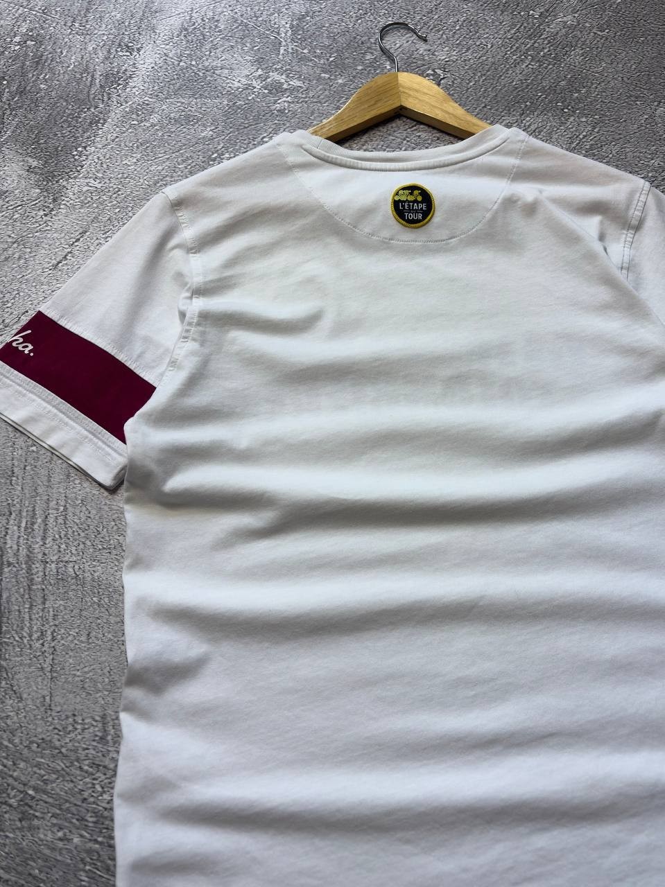 Rapha L’Etape du Tour Cycling T-Shirt White Burgundy Size L Glieres Colombiere