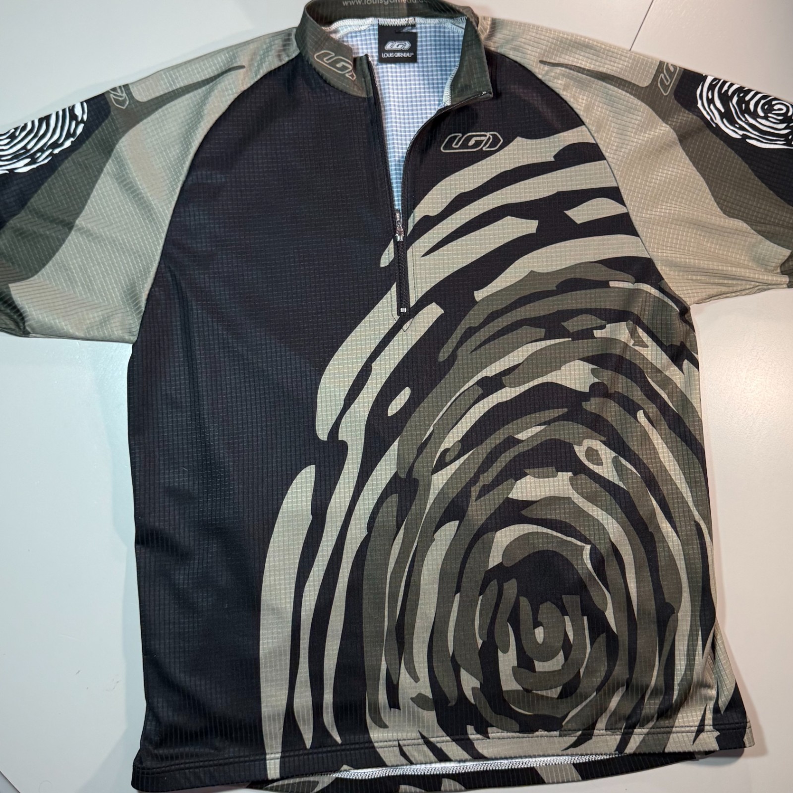 Men’s Louis Garneau Bicycle Racing Shirt Size M Black Compression Fit Sleek