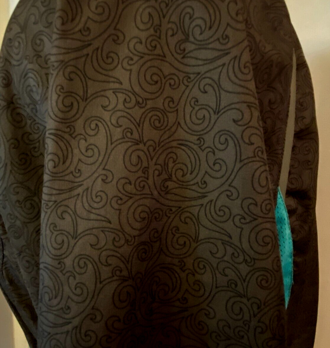 REI LIGHTWEIGHT BIKING SHELL, Black & teal. Media port. PACKABLE! Women’s Med