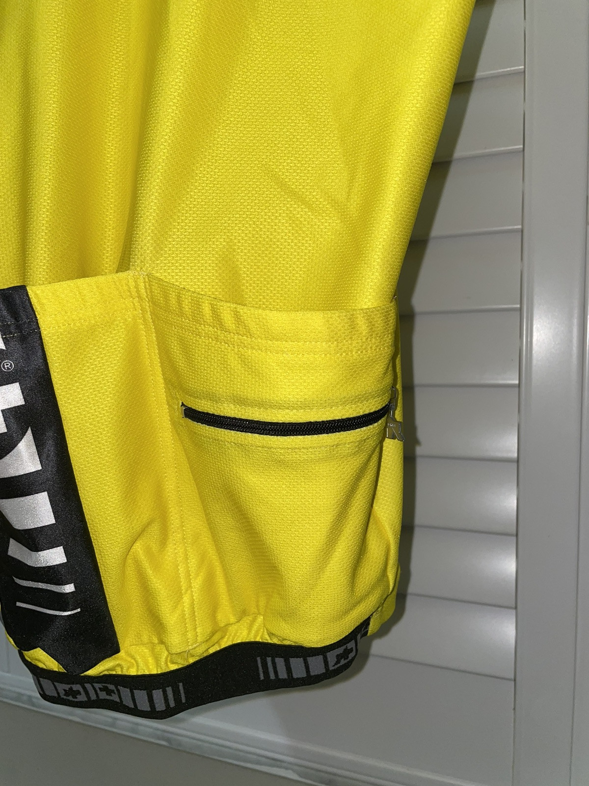 ASSOS SHORT SLEEVE FULL ZIP CYCLING JERSEY YELLOW LARGE