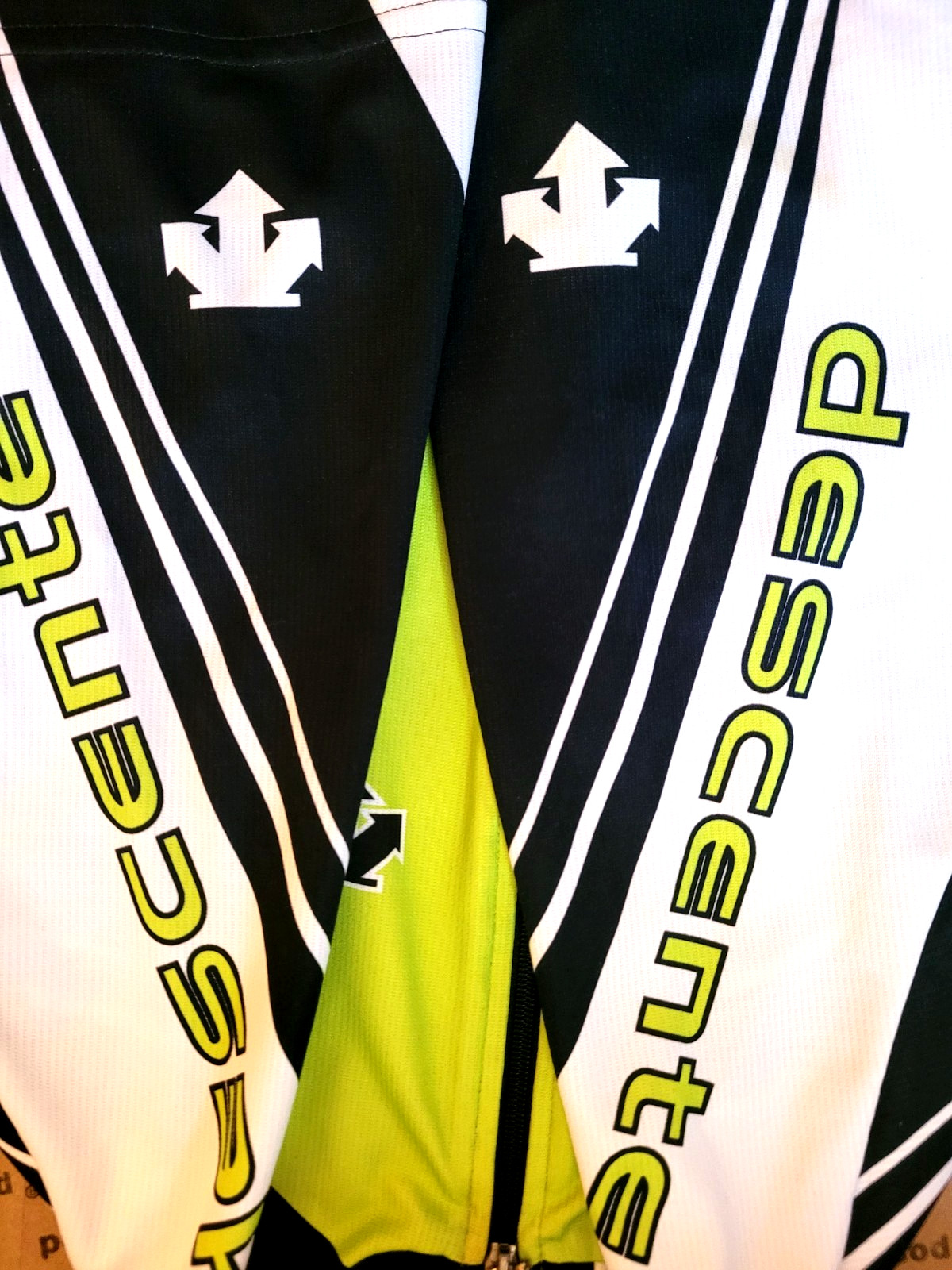 Descente Cycling Jersey Large Full Zip Rear Pockets Grn Blk Wht Free Shipping