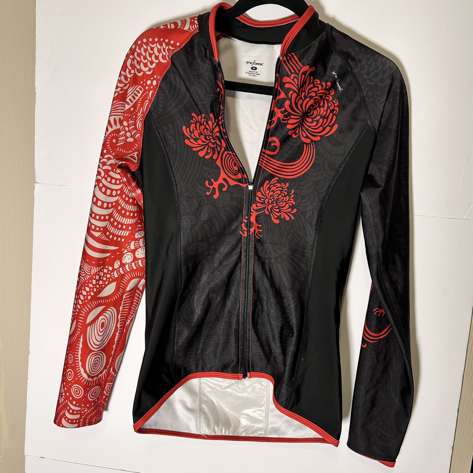 Shebeest Women’s Medium Cycling Lined Jersey Model Divine L/S Hana Black and Red