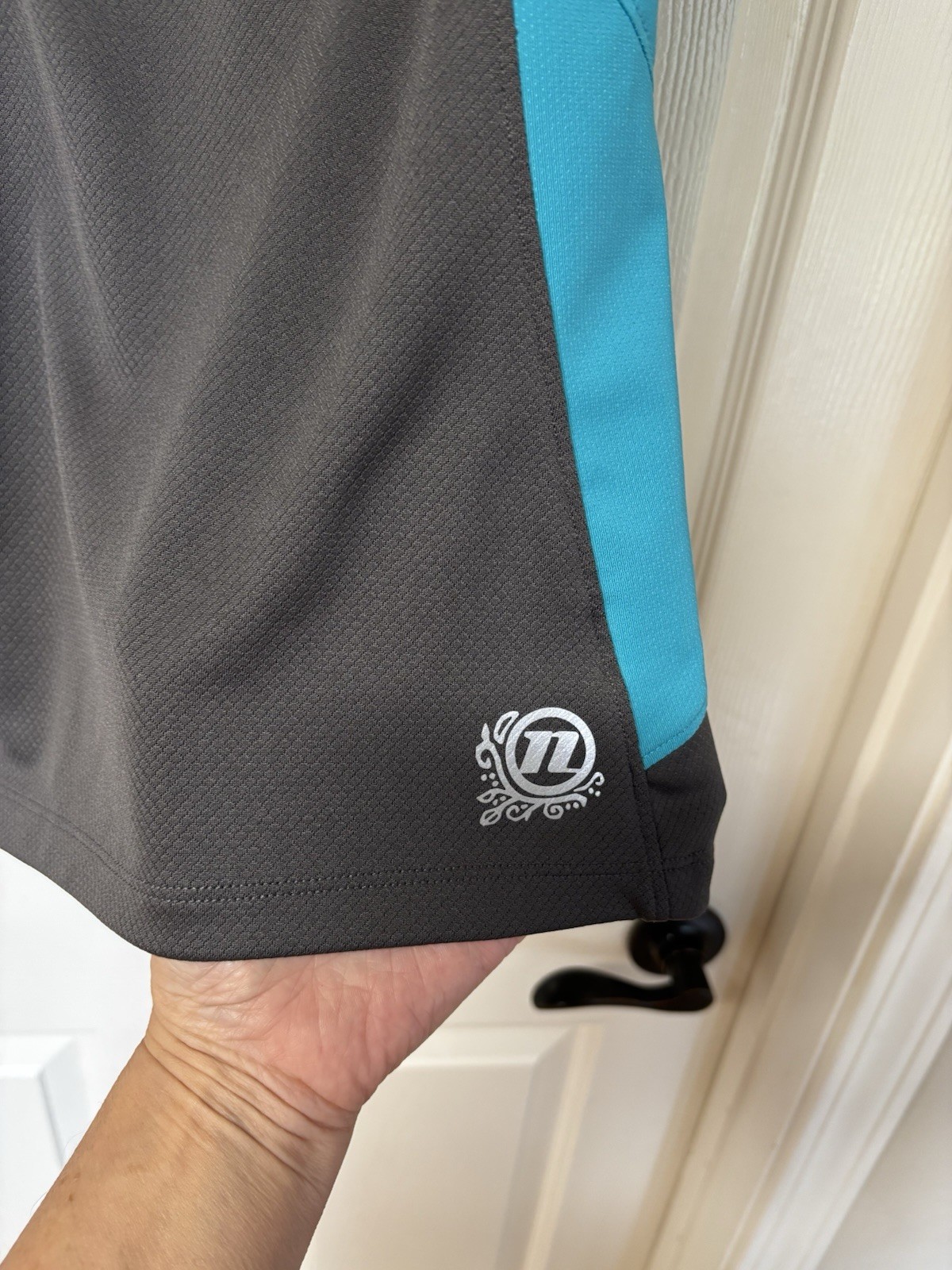 Novara Women’s Gray & Teal Sleeveless Cycling Jersey w/pockets In Back. L