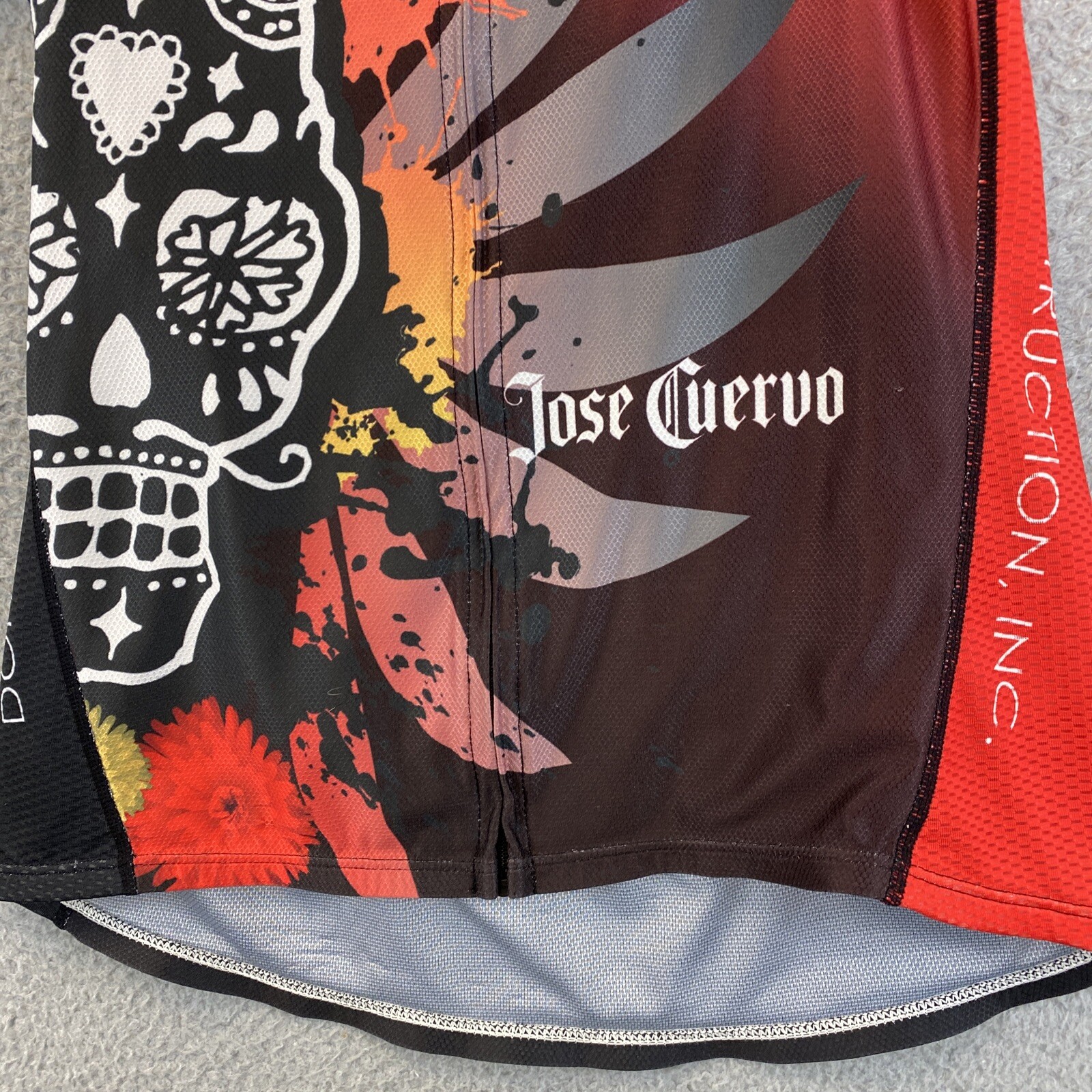 Men’s Sugoi Cycling Jersey Size L LOOSE Waist Band / 83-15