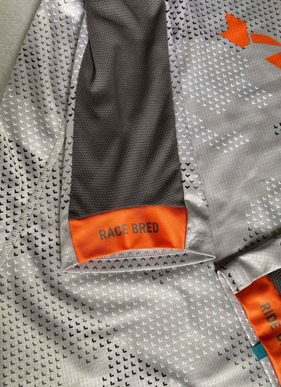 YETI Cycles MTB Jersey XXL Gray Camo Long Sleeve Ride Driven Race Bred Bike