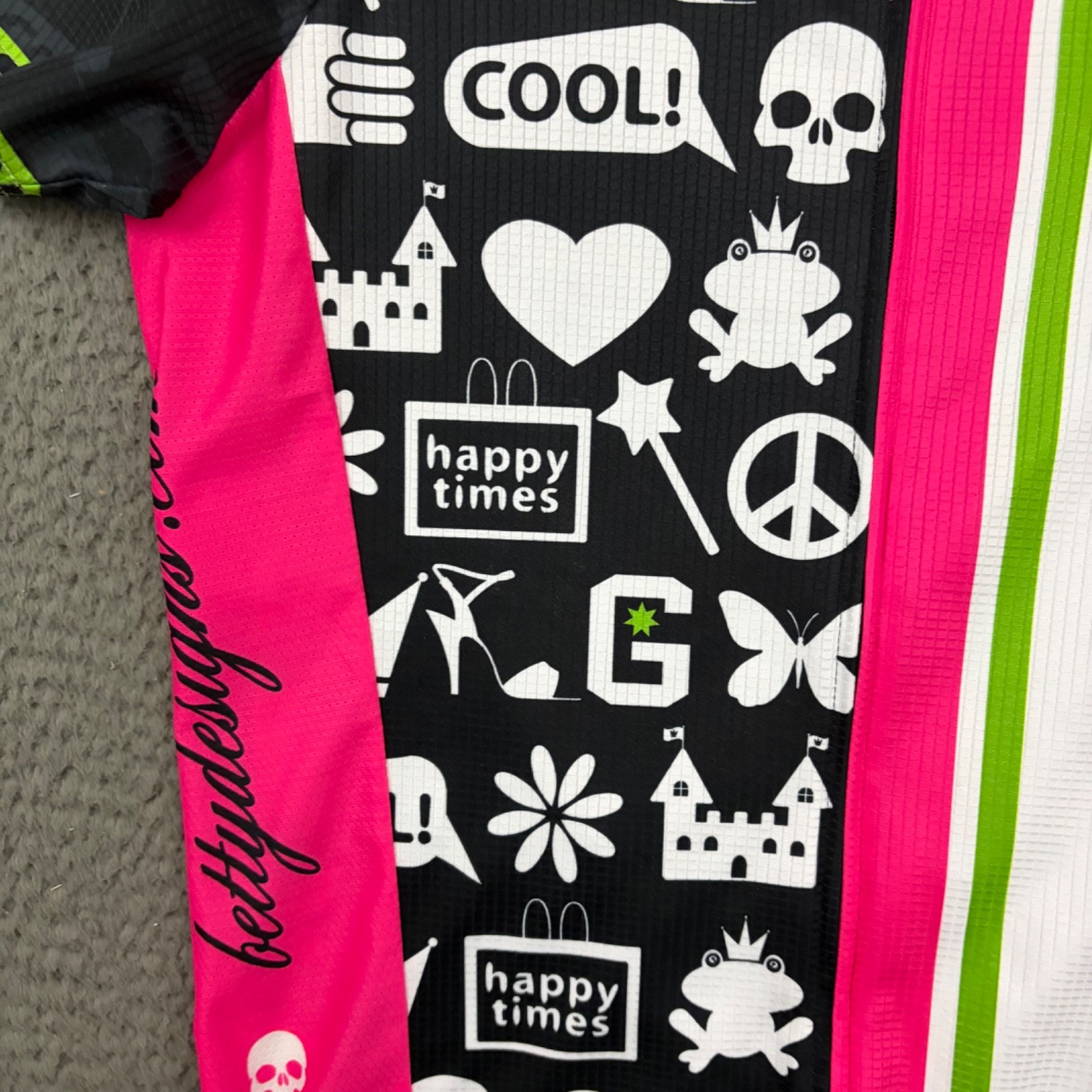 Pactimo x Betty Designs Cycling Jersey Womens Medium Full Zip Skull Bike Rare