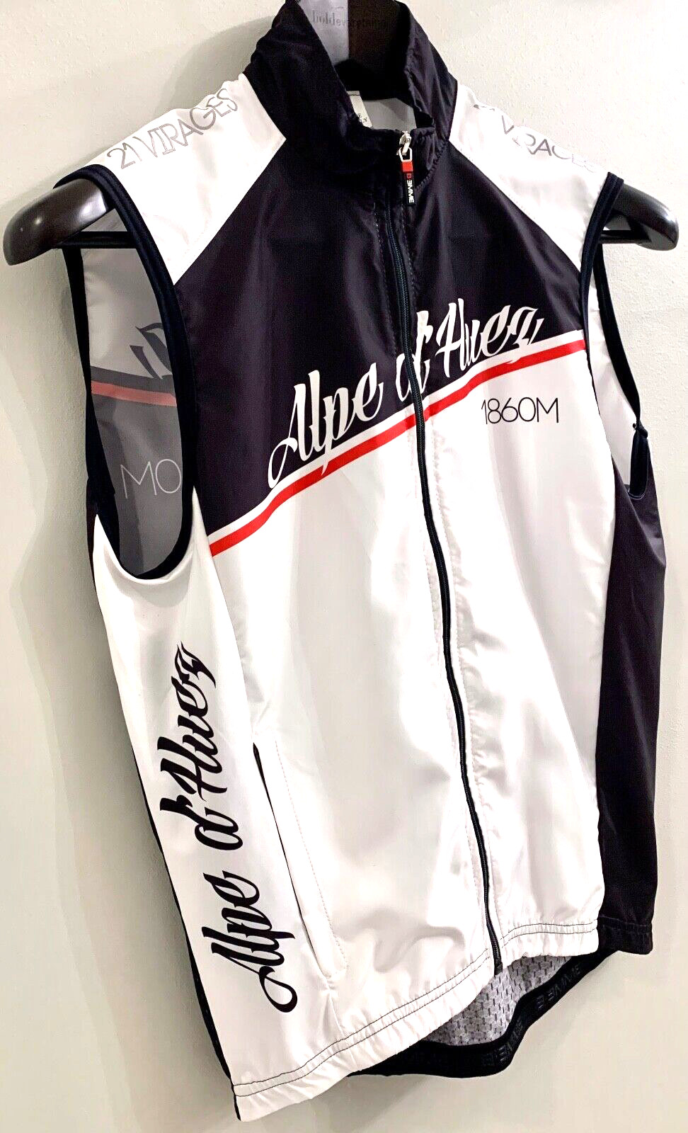 Alpe d’Huez Cycle Huez, 21 Visage, Full-Zip Cycling Wind Vest, Medium BRAND NEW