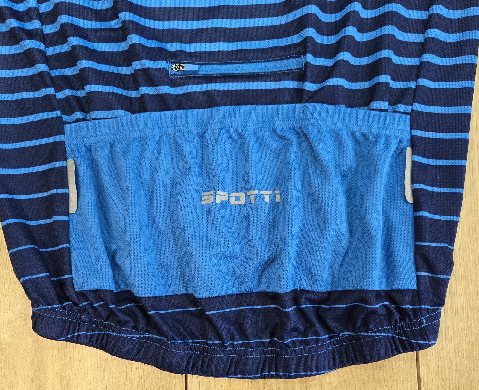 SPOTTI Cycling Jersey Mens Sz Large, Back Zipper Pocket, Non-Skid Waist