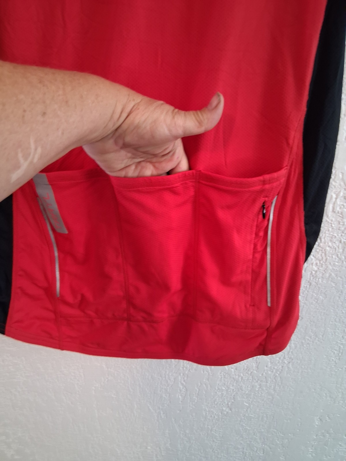 Trayl Size Medium Red & Black Bicycling Triathlon Back 3 Pocket Jersey Shirt