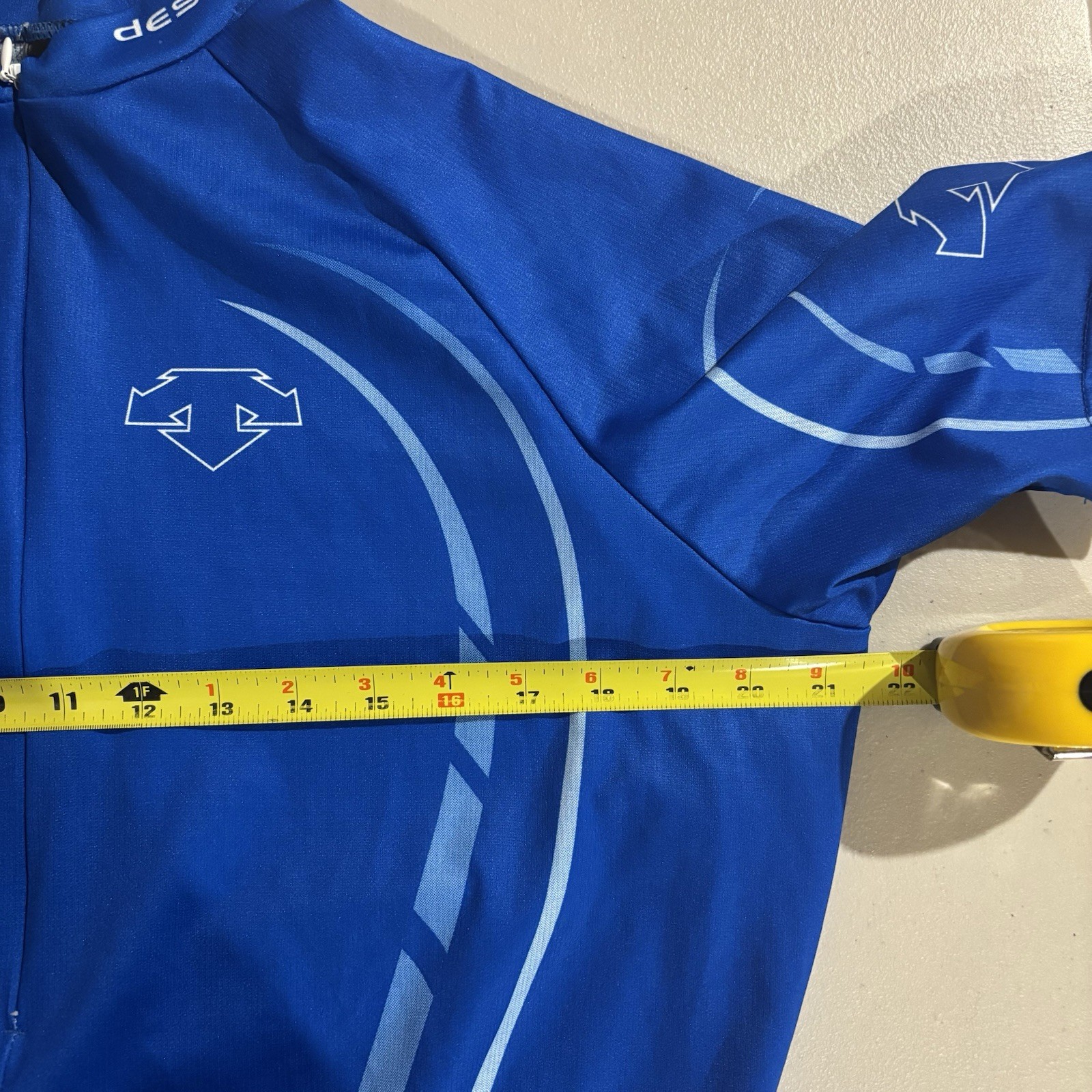 Descente Cycling Jersey Mens Medium H2ZERO Mock Neck 3/4 Zip Polyester KK-16