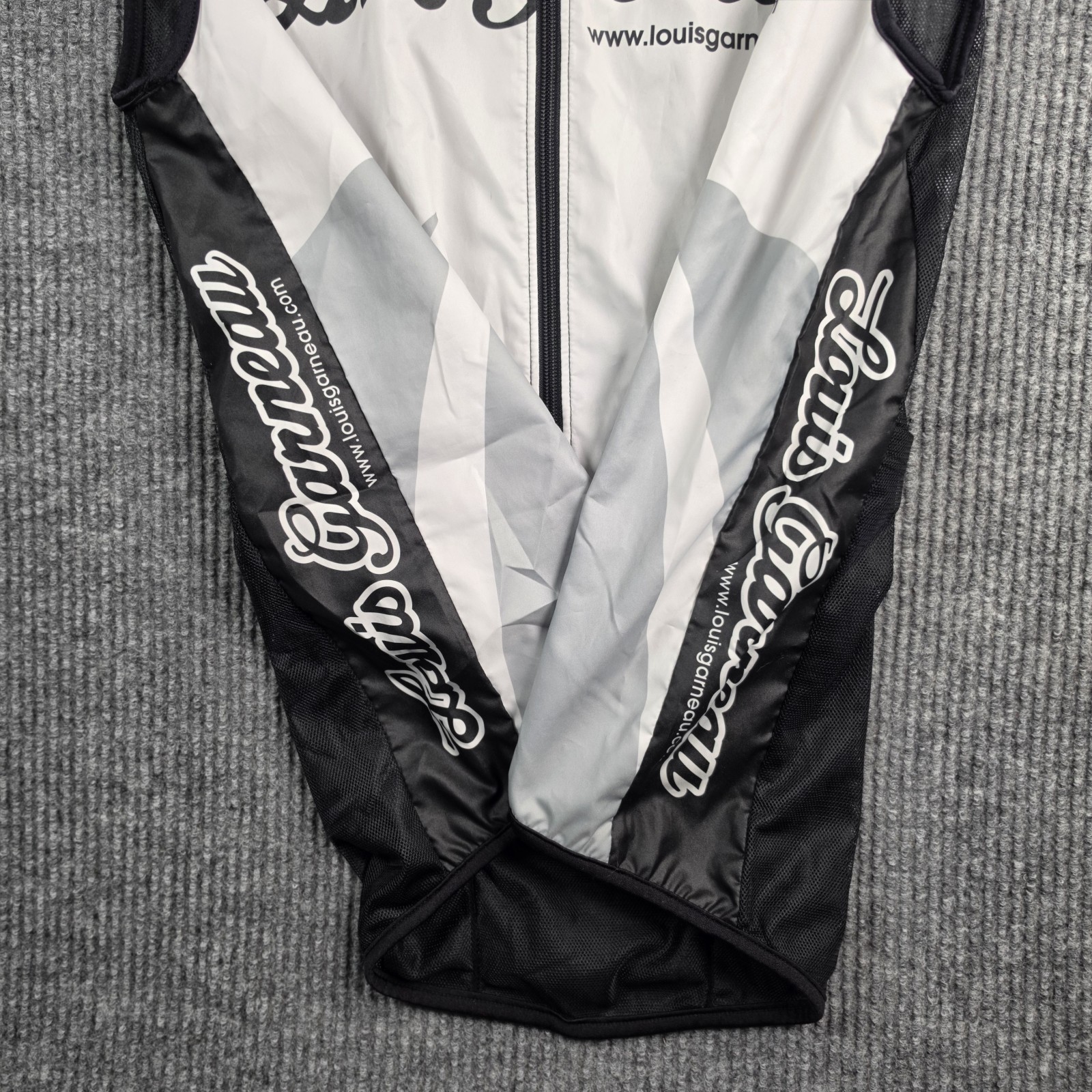 Louis Garneau Cycling Vest Mens XL White Black Mesh Back Spellout Y2K Gorpcore