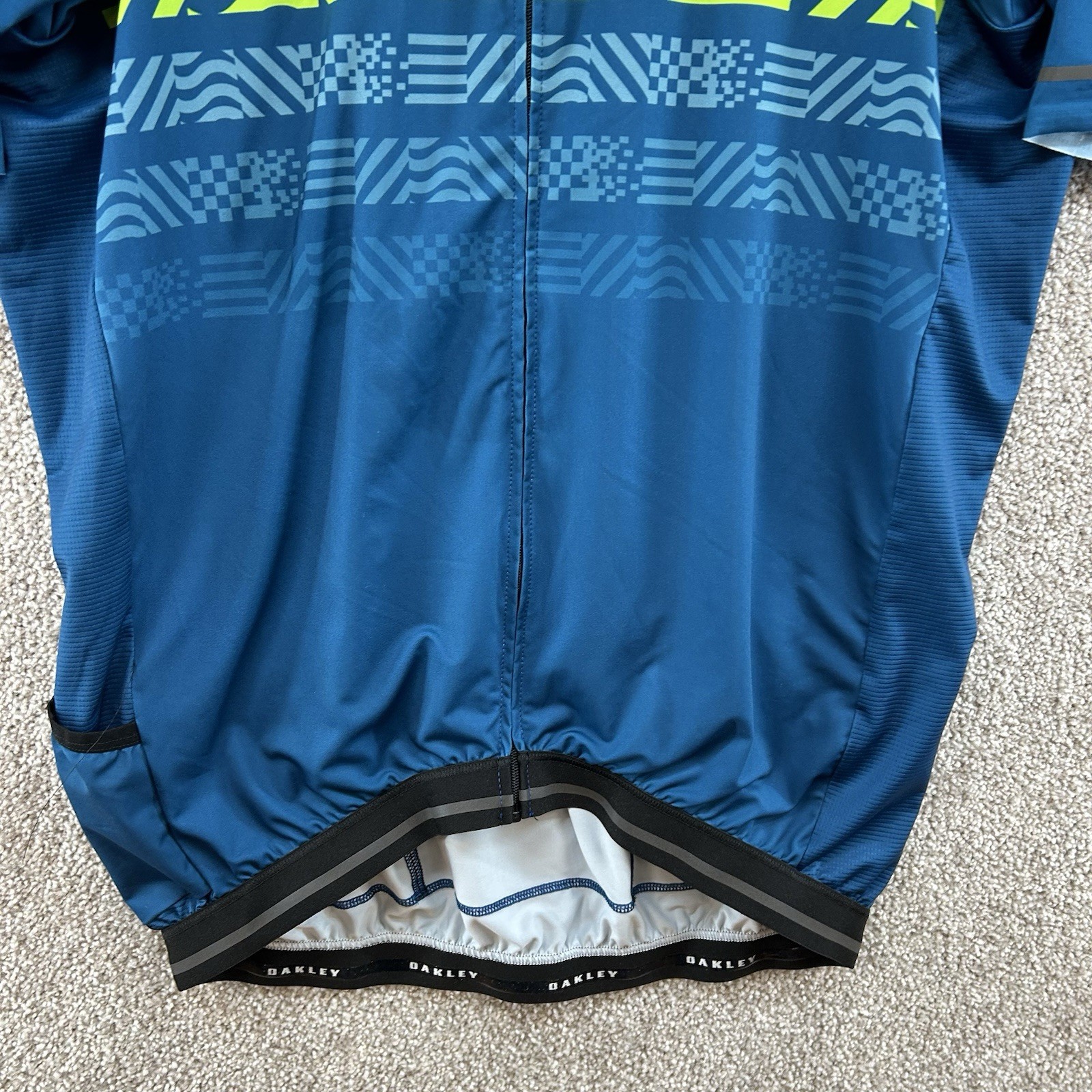 NWT Oakley Men’s Cycling Jersey Blue Rear Pockets Core Fit Size Large