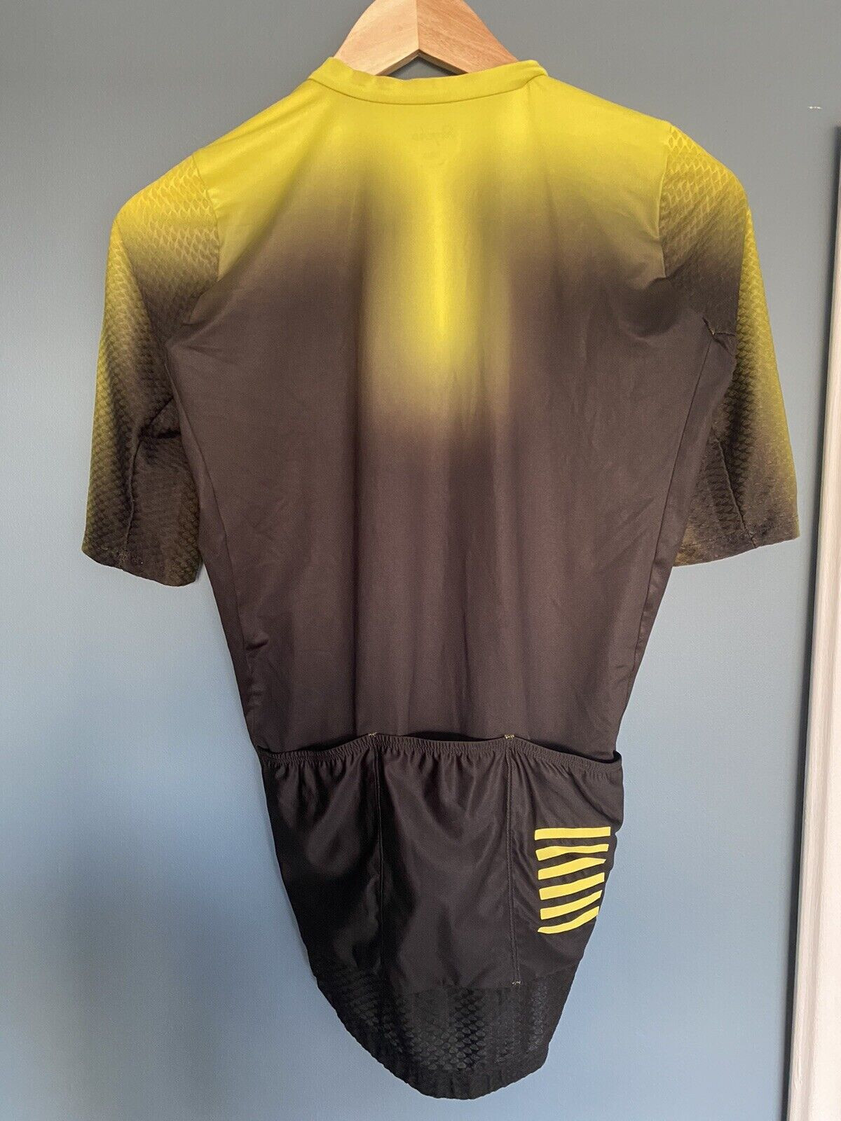 USED YELLOW RAPHA CYCLING AERO JERSEY SHORT SLEEVE PRO TEAM COLOURBURN LARGE