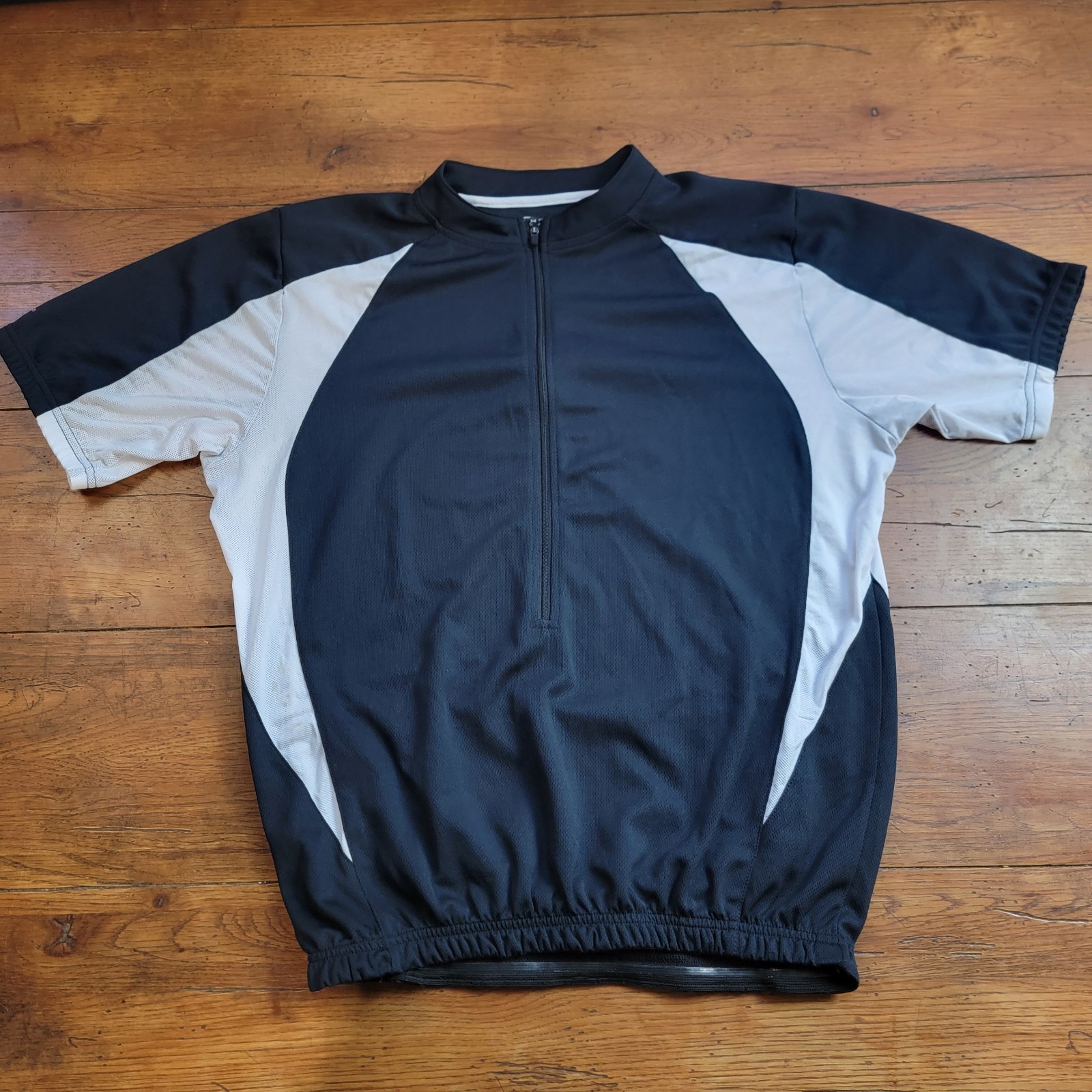 Serfas Mens Large Cycling Jersey 22.5″ P2P Mesh Sides (7/10) L Black White