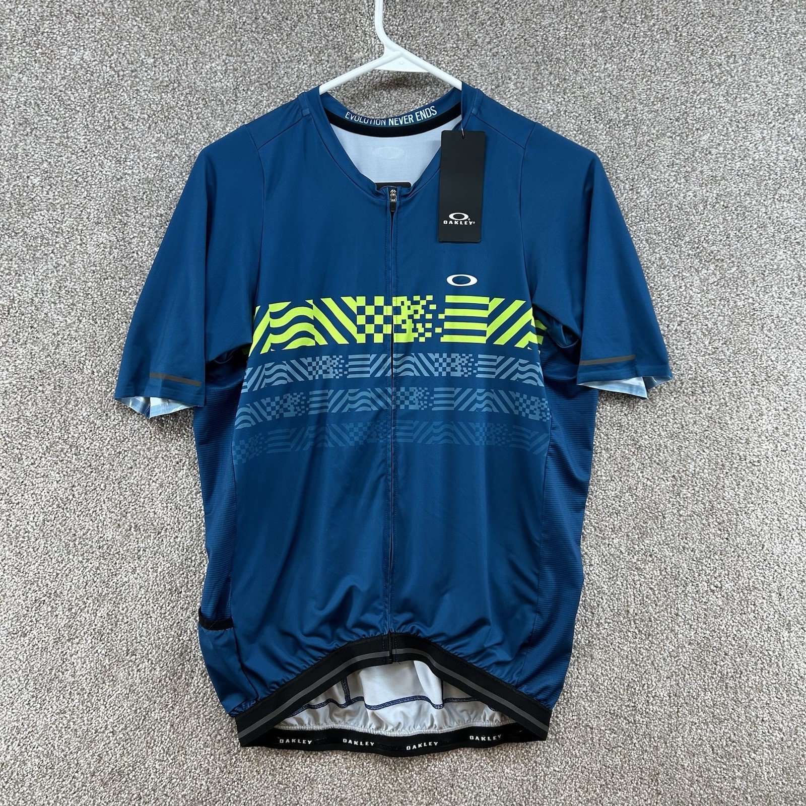 NWT Oakley Men’s Cycling Jersey Blue Rear Pockets Core Fit Size Large