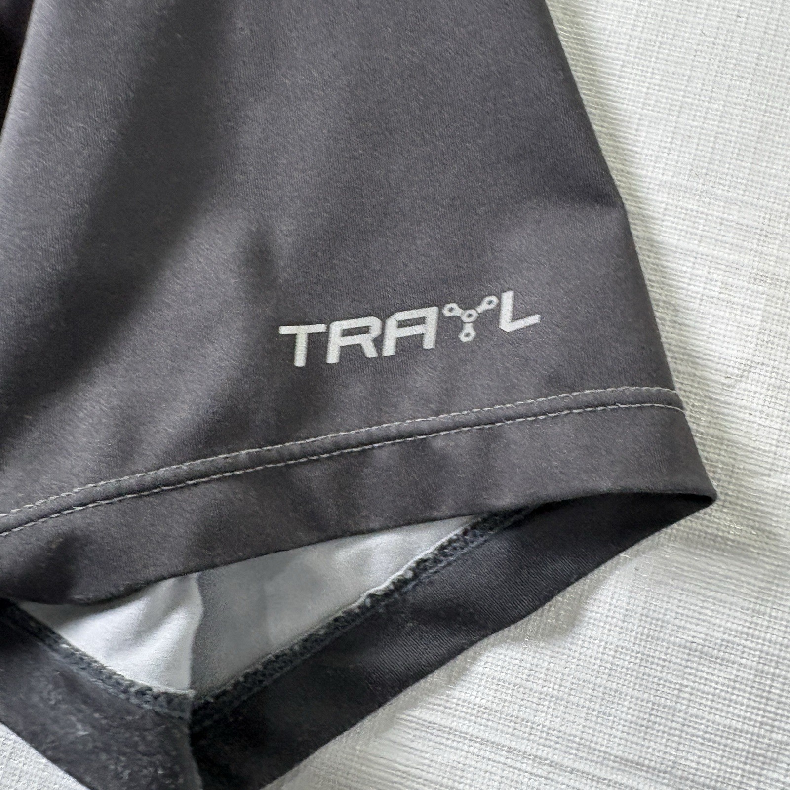Trayl Bike Wear Cycling Men’s Jersey Size L Black Stripe Gray 1/2 Zip