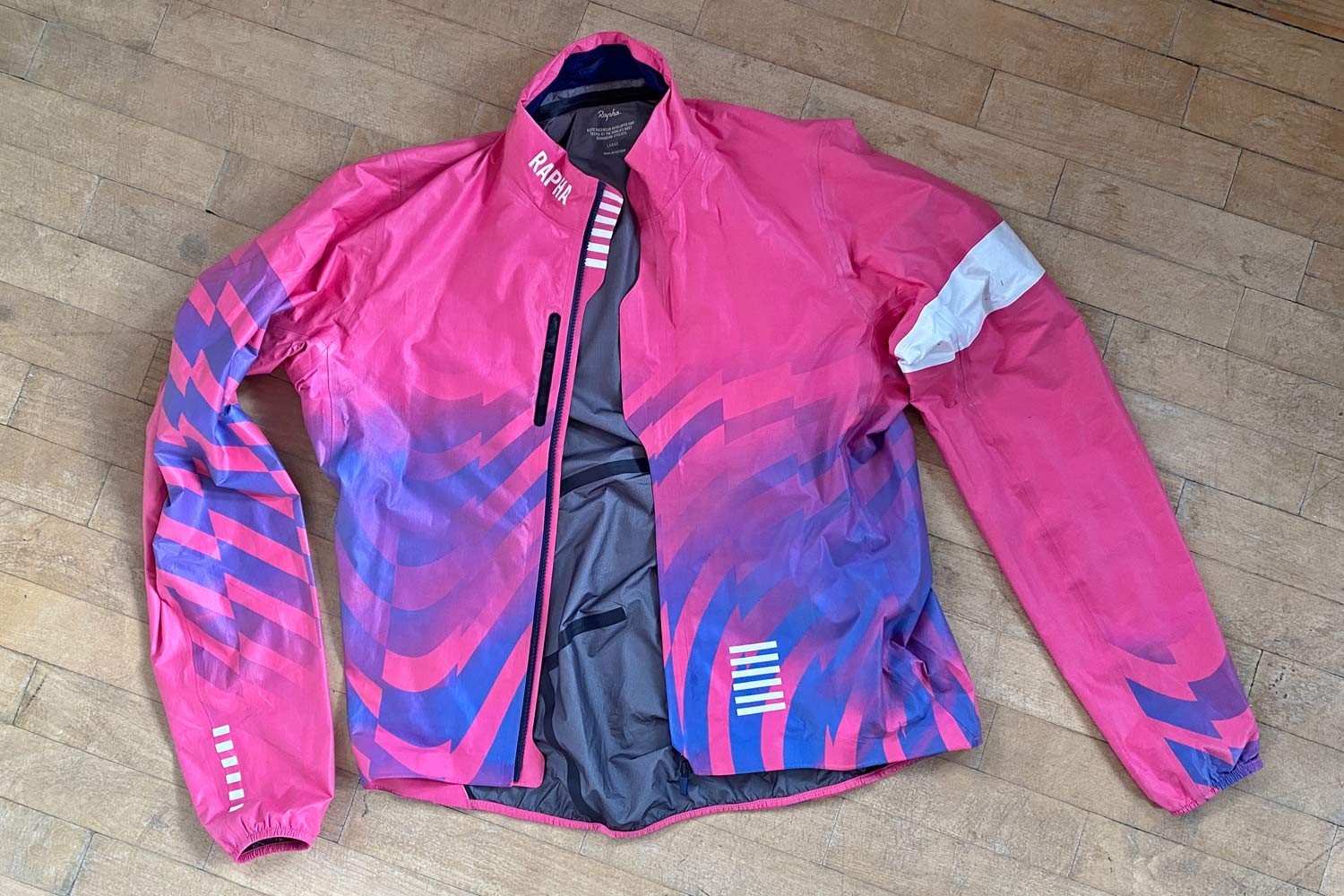 USED PINK RAPHA PRO TEAM EF LIGHTWEIGHT SHAKEDRY GORETEX CYCLING JACKET MEDIUM