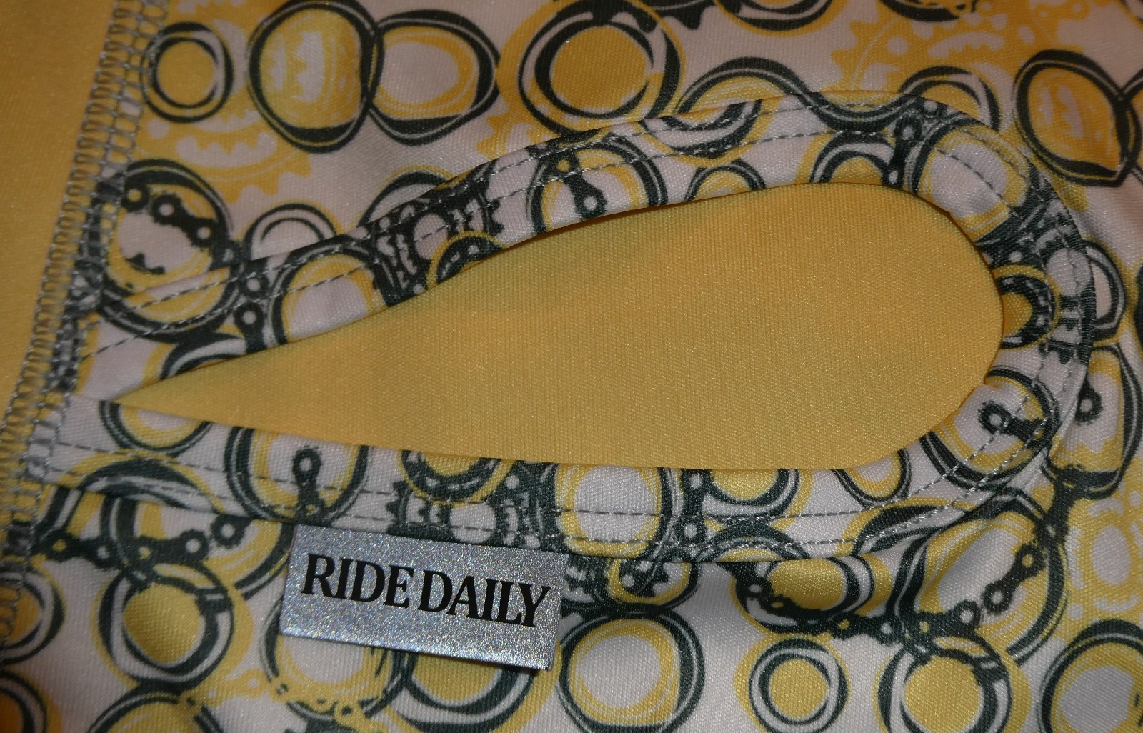 Club Ride women’s yellow/gray/white gear print stretch bike/cycling jersey Sz S