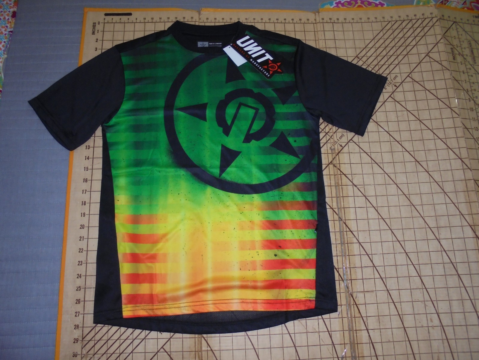 MENS SMALL BLACK/GREEN/YELLOW UNIT RIDING JERSEY – NWT