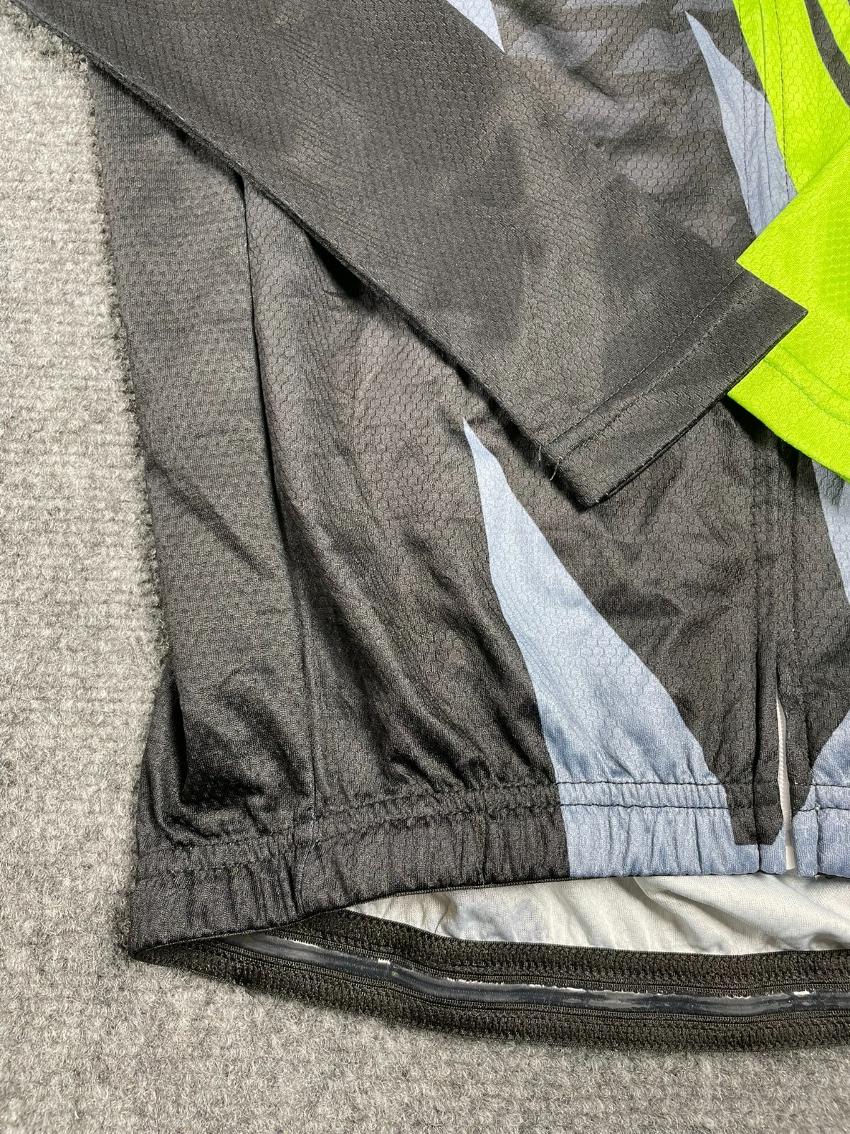 Nine Bulls Men’s Black/Green Elastic Waist Back Pockets Bicycle Jersey Size S