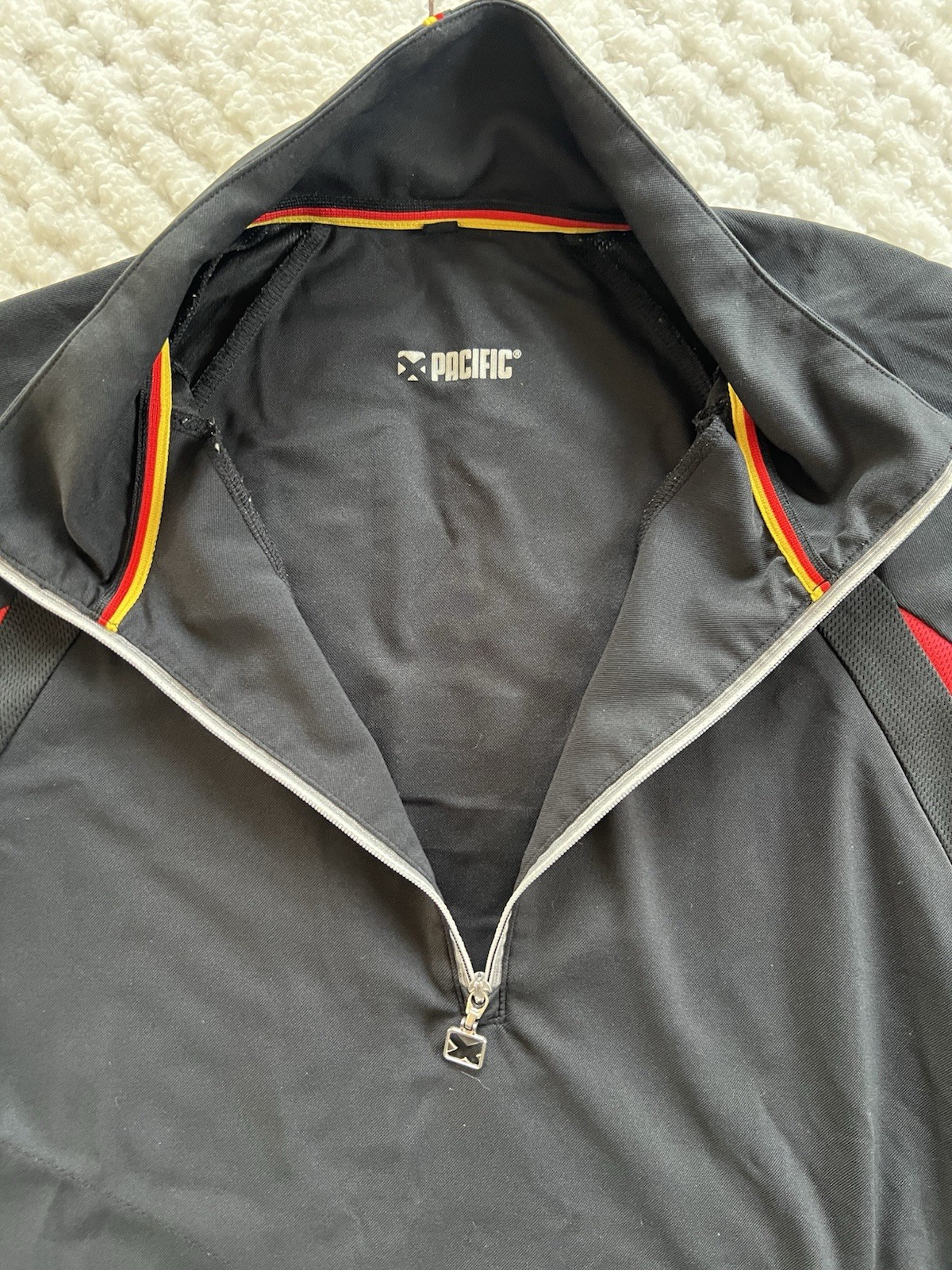 Cycling Jersey Pacific Black And Red 1/2 Zip Men’s Size Large EUC!