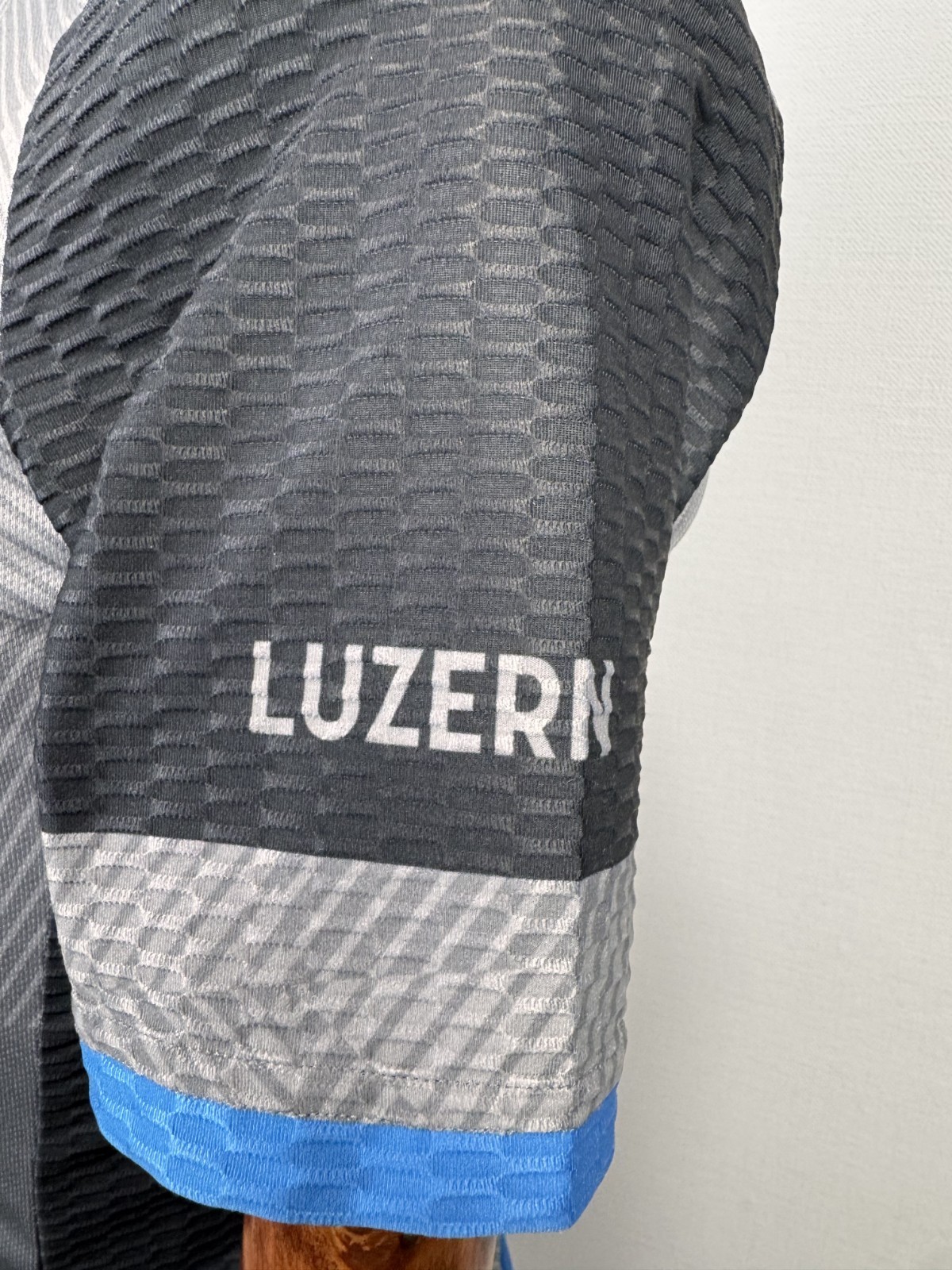 CUORE LUZERN Full Zip Gray Geometrical Pattern Cycling Jersey Sz S