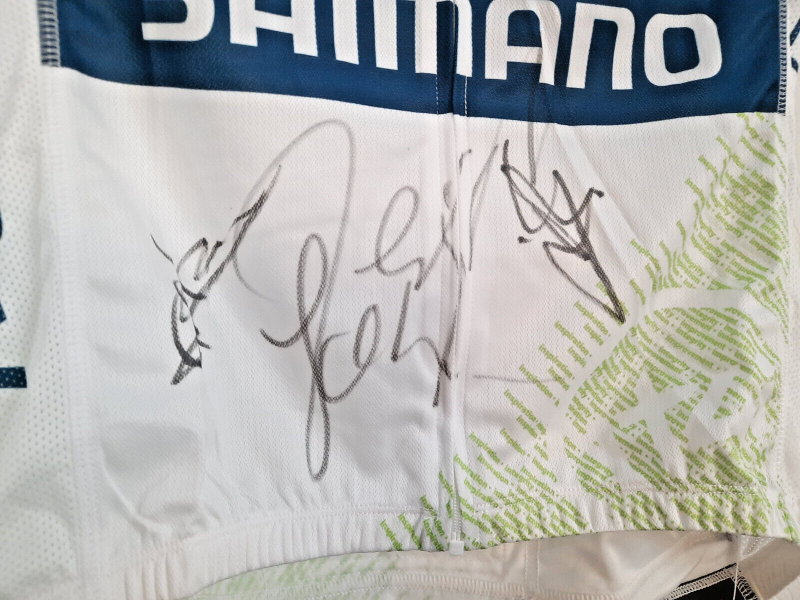 Team Argos Shimano Cycling Jersey with Authentic 2013 Team Signatures NEW Medium