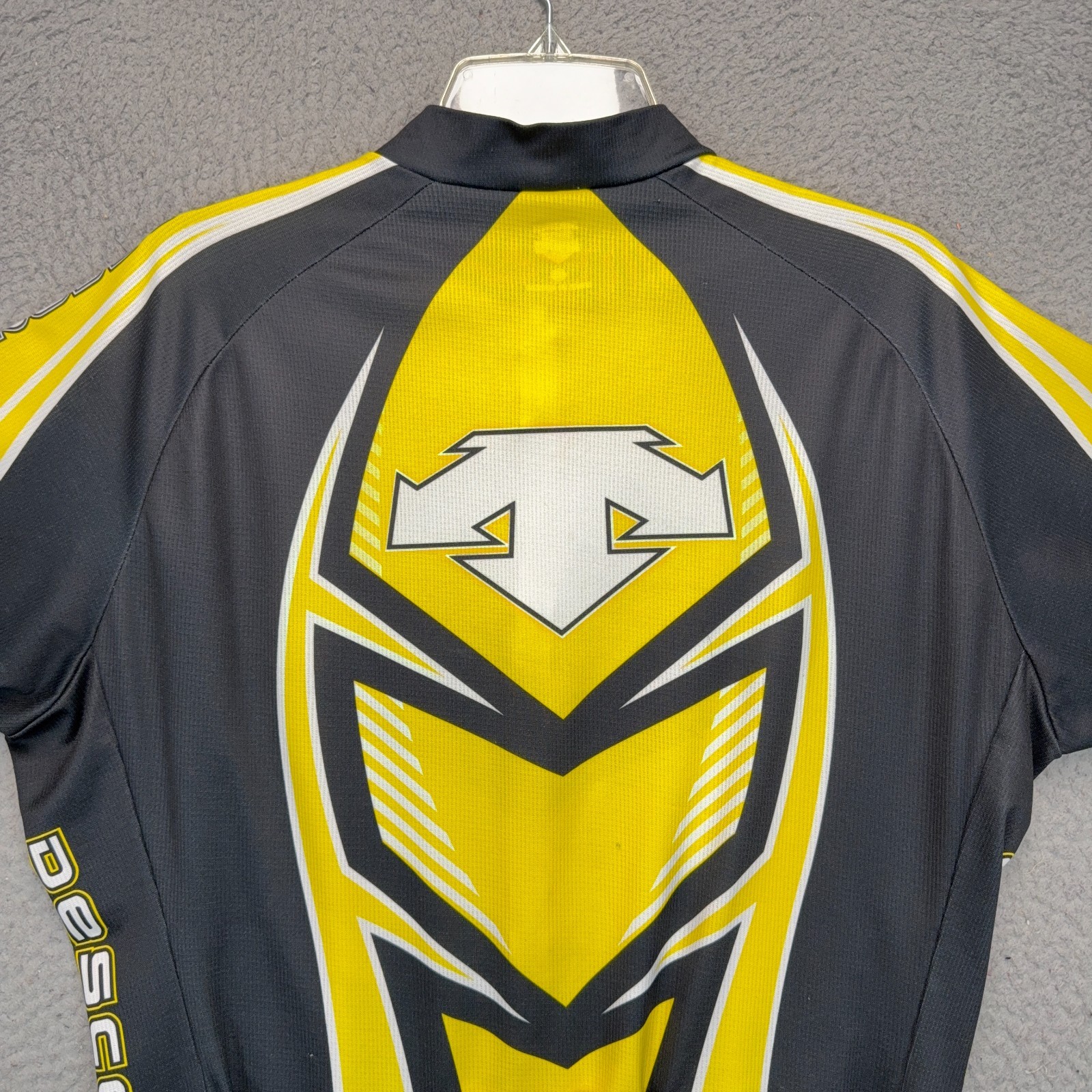 Descente Cycling Jersey Mens Large Black Yellow 3/4 Zip Pockets Athletic