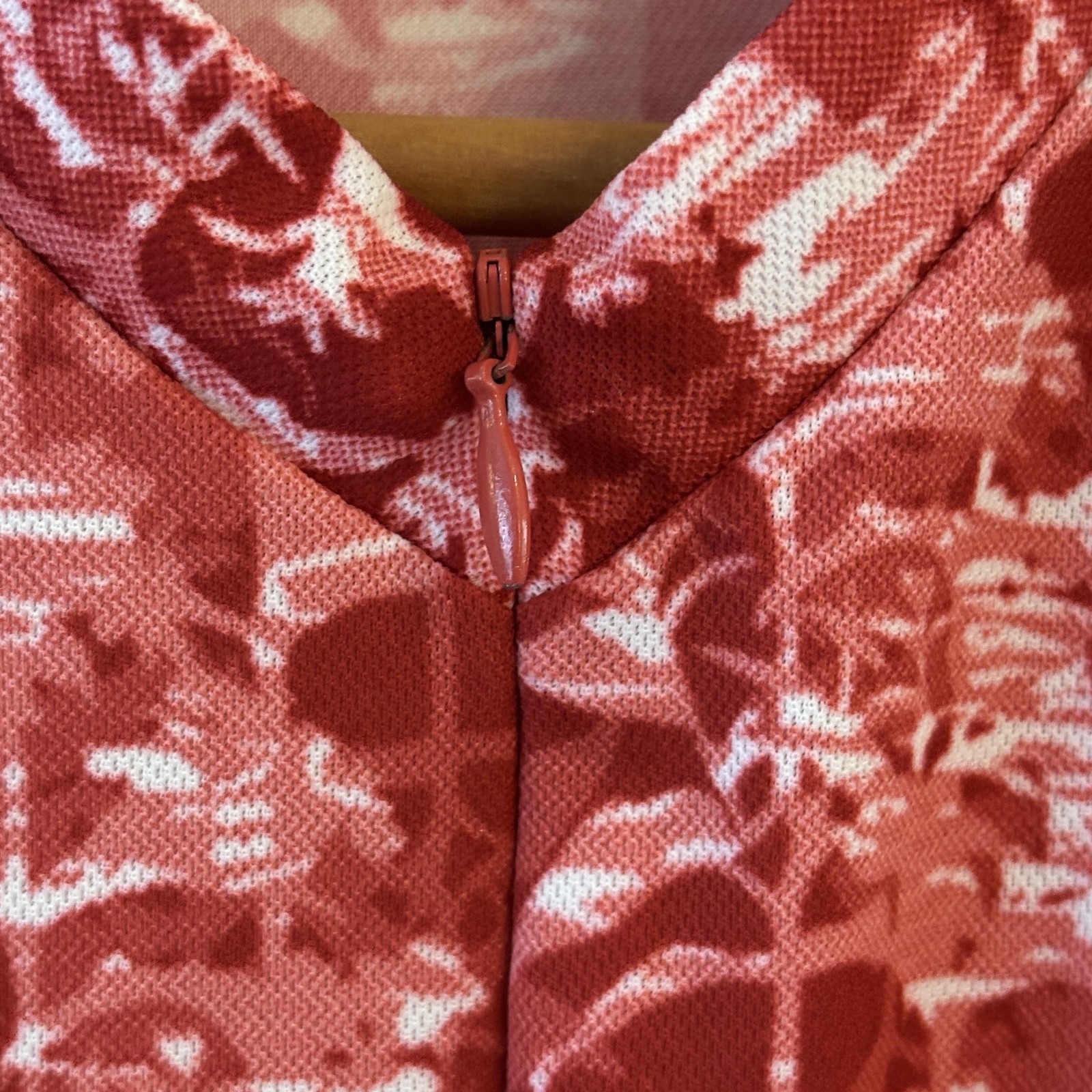 REI Cycling Jersey Tank Womens Large Red Floral 1/2 Zip Pockets Bike Top