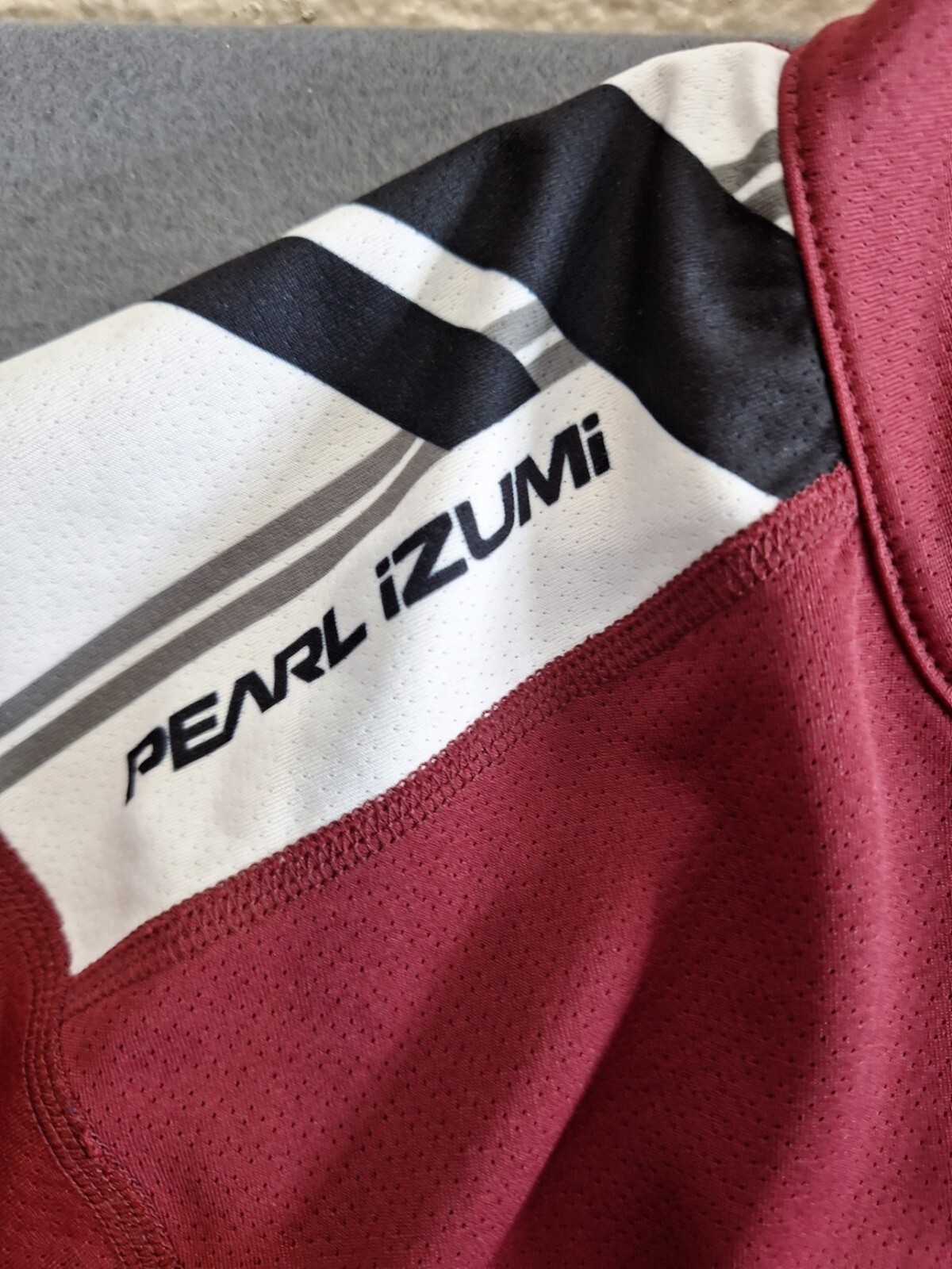 Pearl Izumi Womens Cycling Jersey Maroon/Blue 1/2 Zip Short Sleeve Size Large