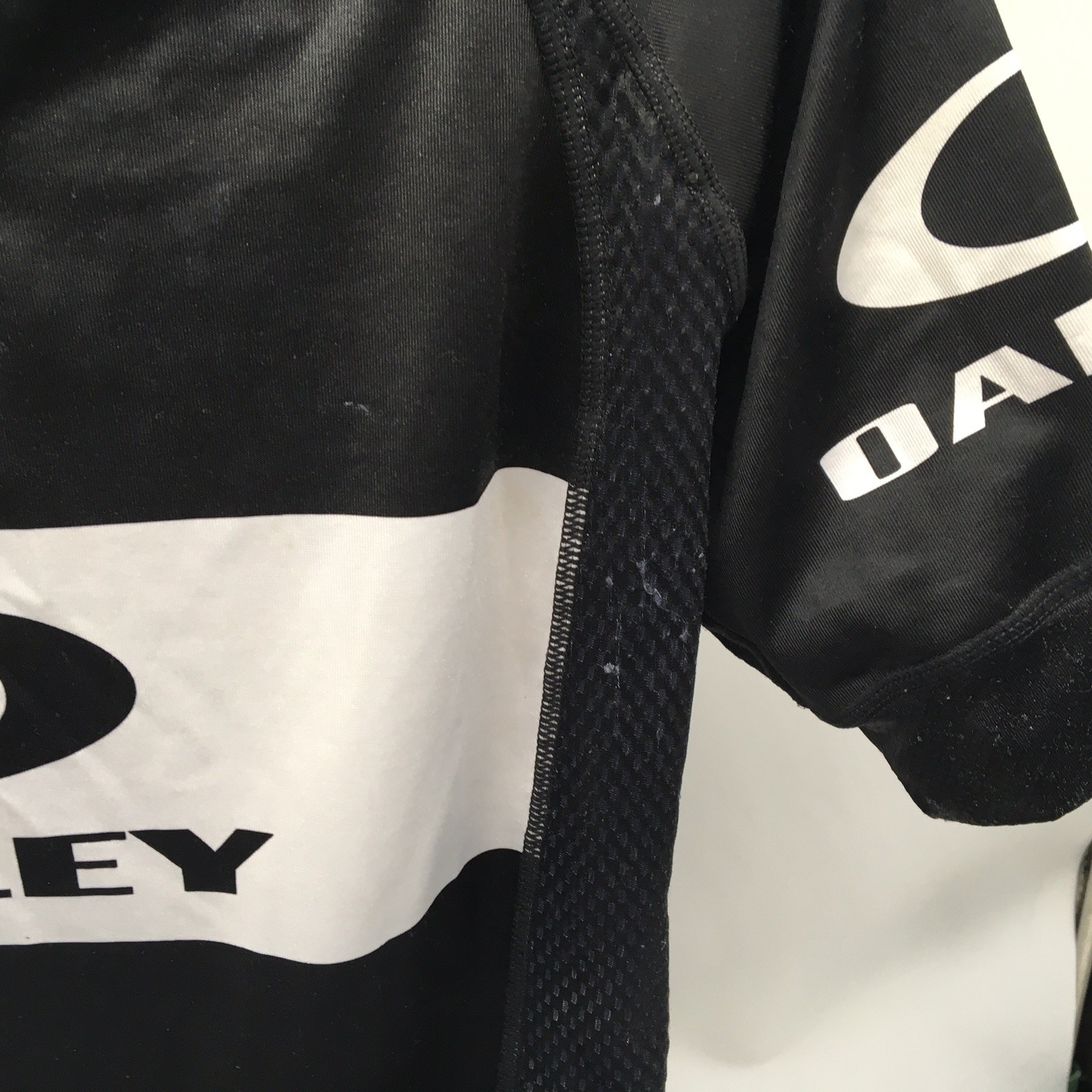 Hincapie Oakley Mens Cycling Kit Jersey (S) and Bib Shorts (M) Socks Read