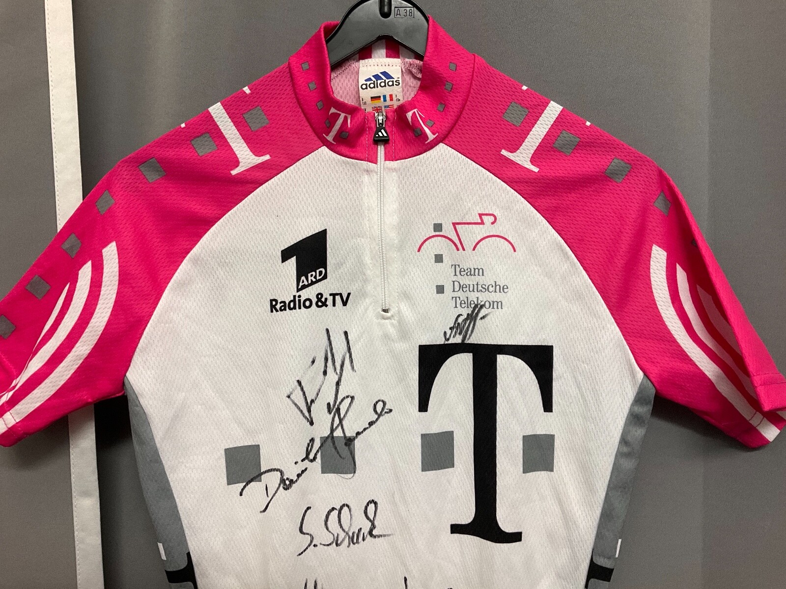 Rare NOS TEAM TELEKOM T-MOBILE Adidas TT Jersey Shirt Kids / 152 Orig 7X Signature