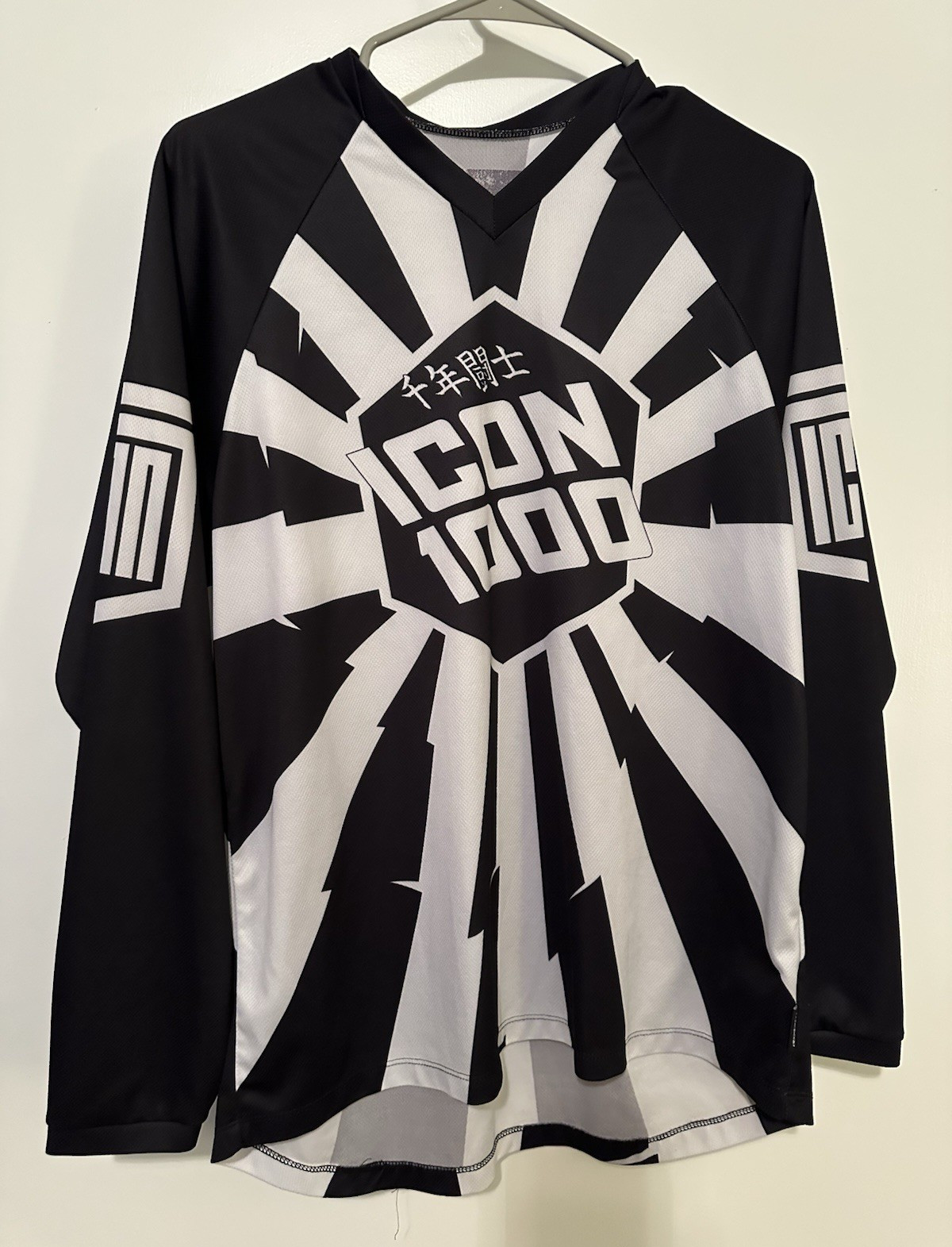 Icon 1000 Breathable Mesh Polyester Cycling Jersey V-Neck Long Sleeve M